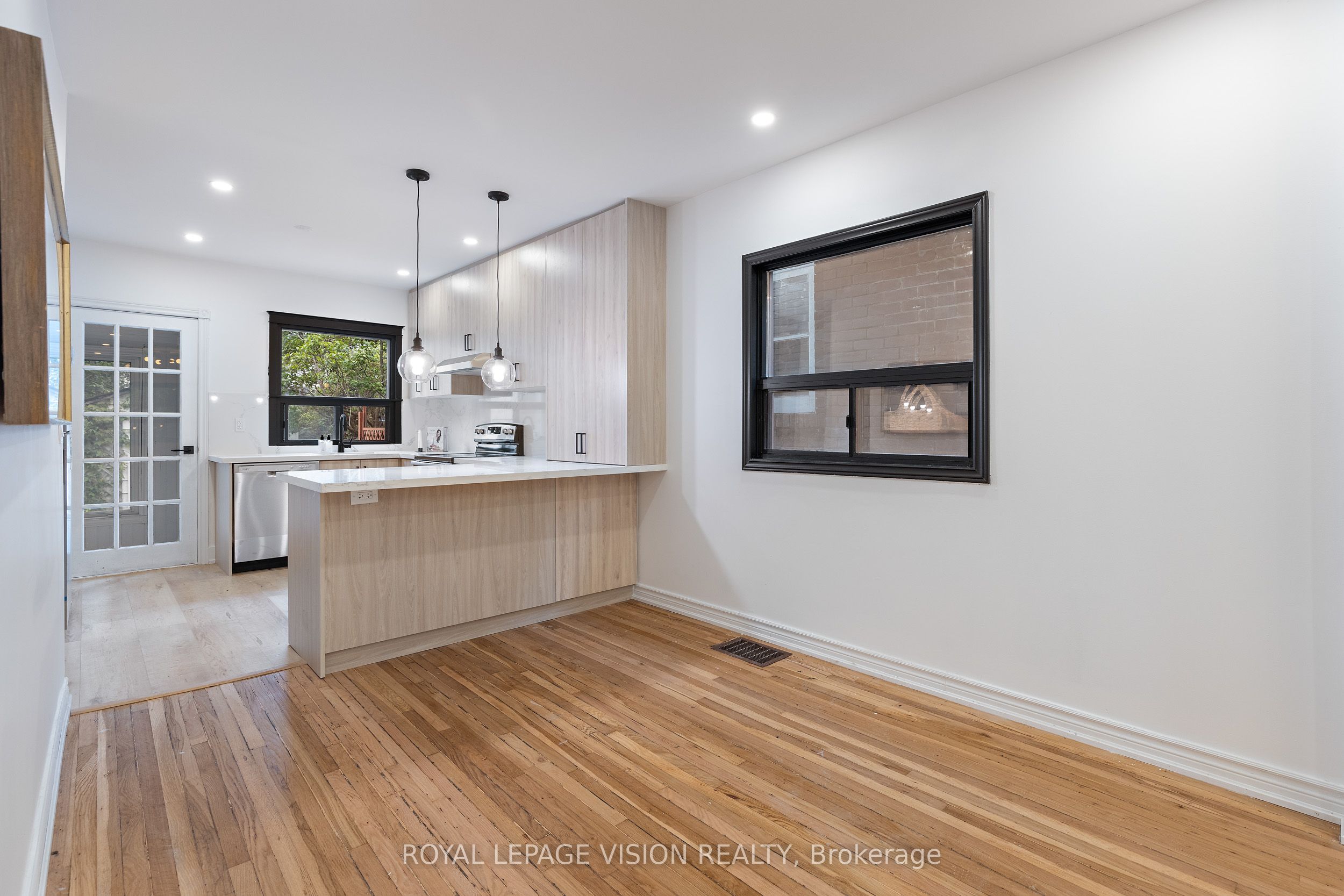 92 Bastedo Avenue Property Photo 11