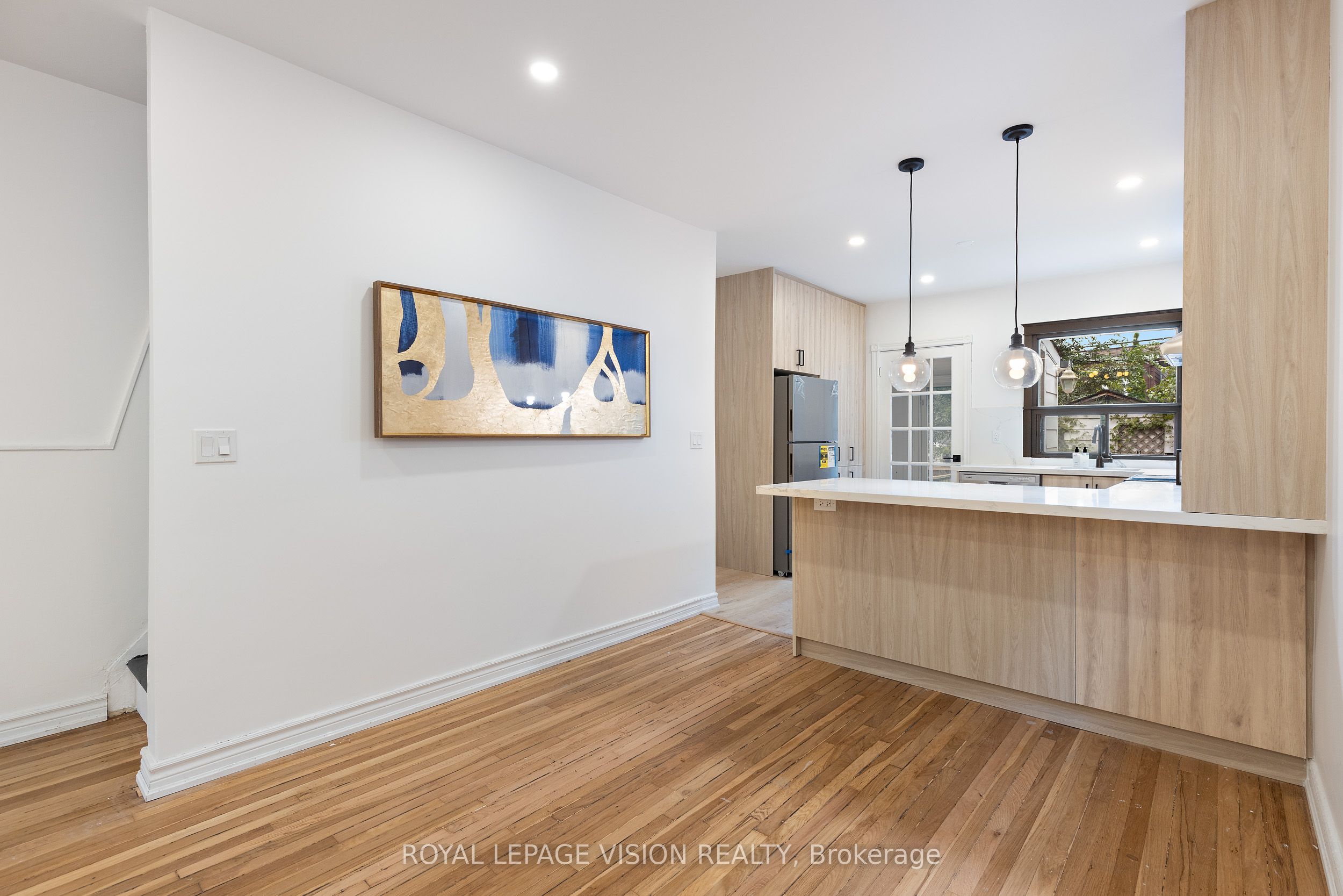 92 Bastedo Avenue Property Photo 12