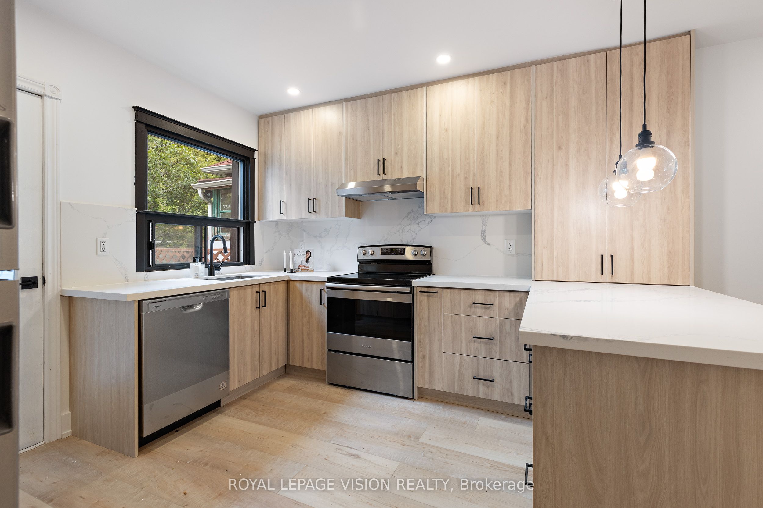 92 Bastedo Avenue Property Photo 13