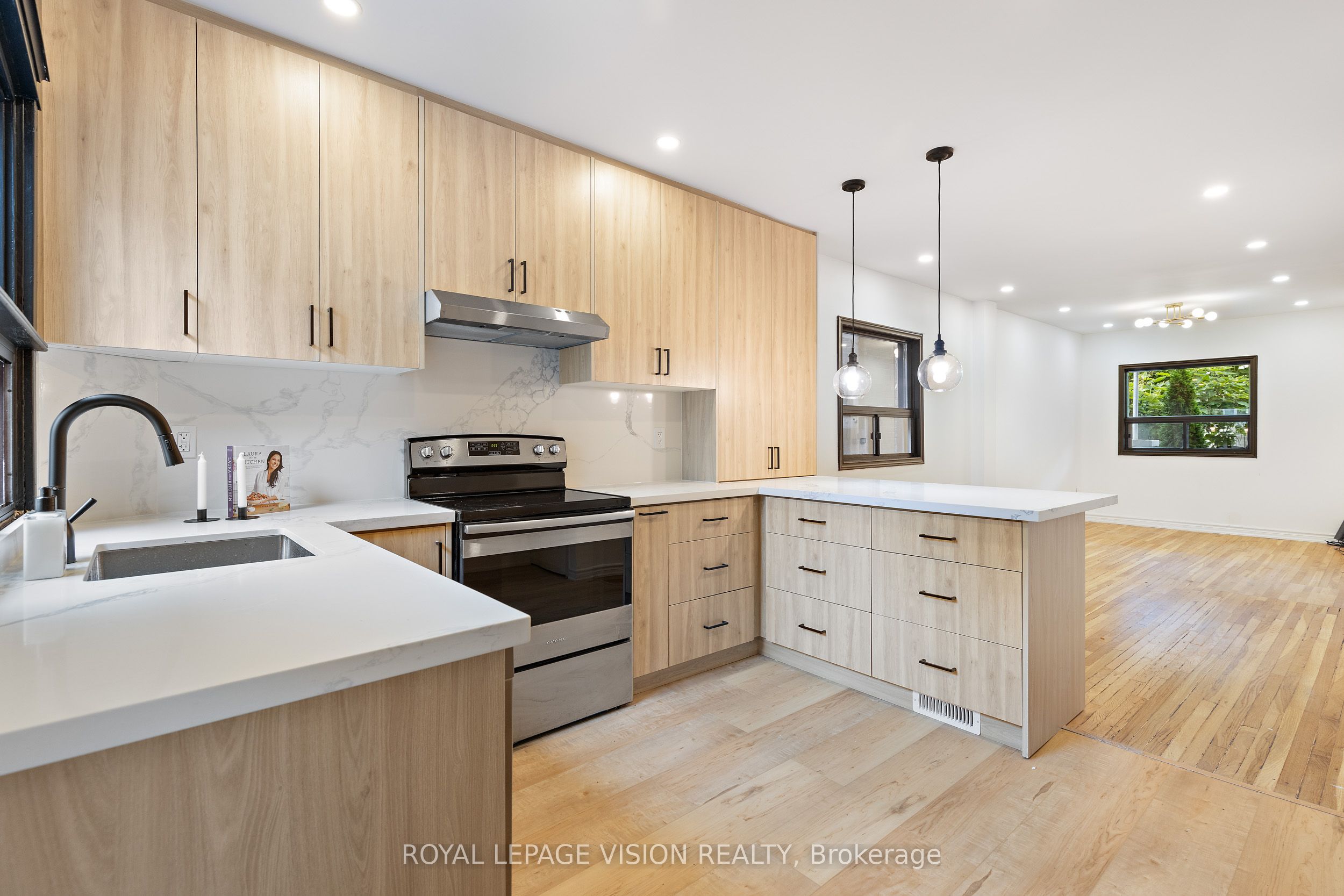 92 Bastedo Avenue Property Photo 14