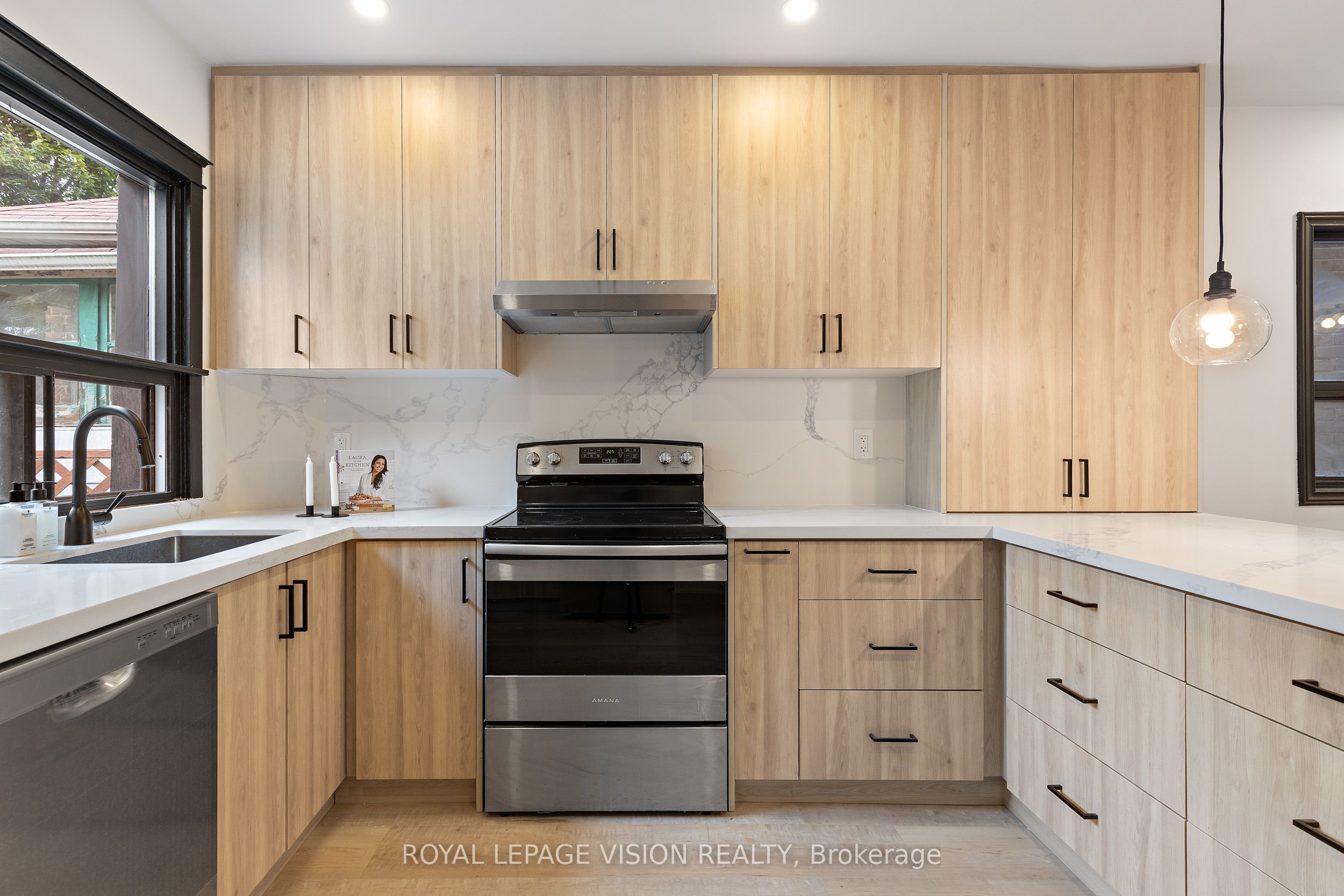 92 Bastedo Avenue Property Photo 16