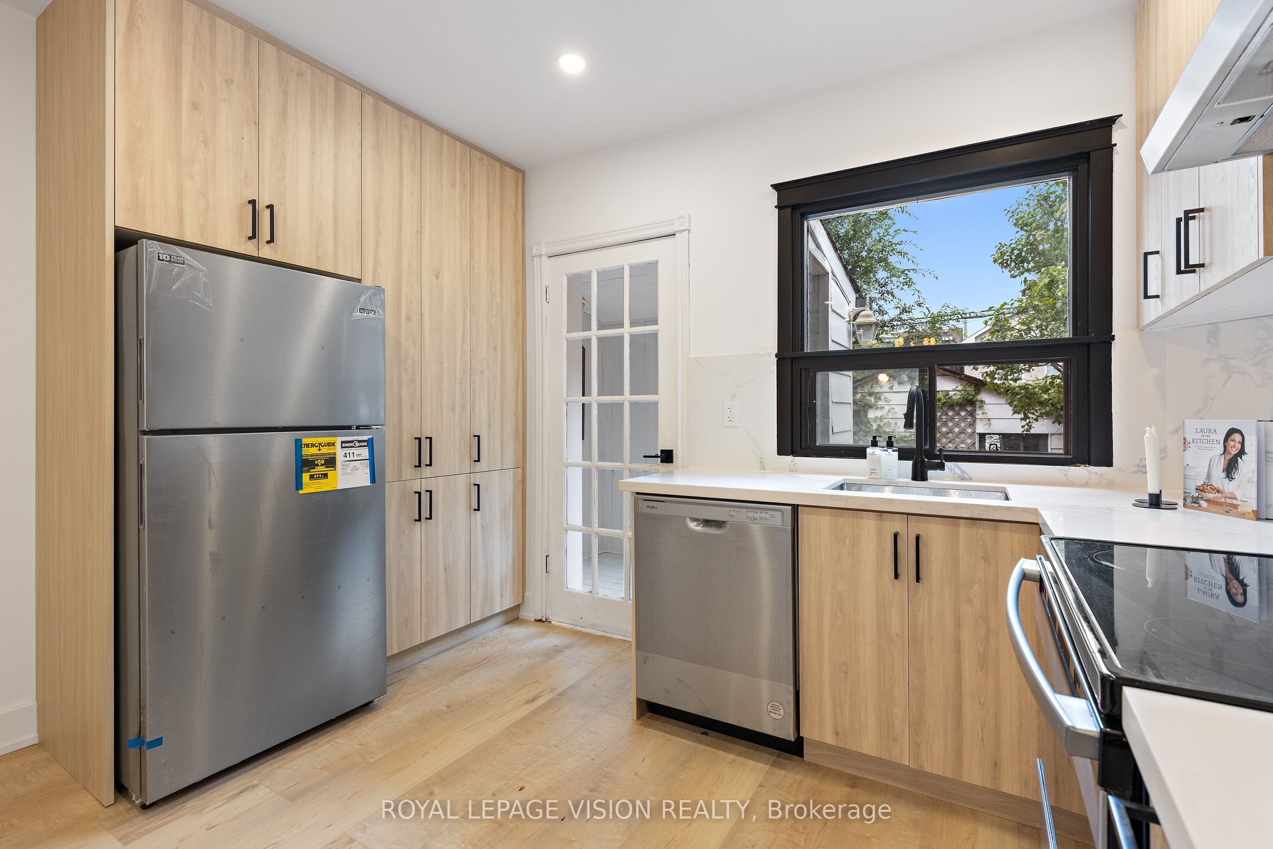 92 Bastedo Avenue Property Photo 17