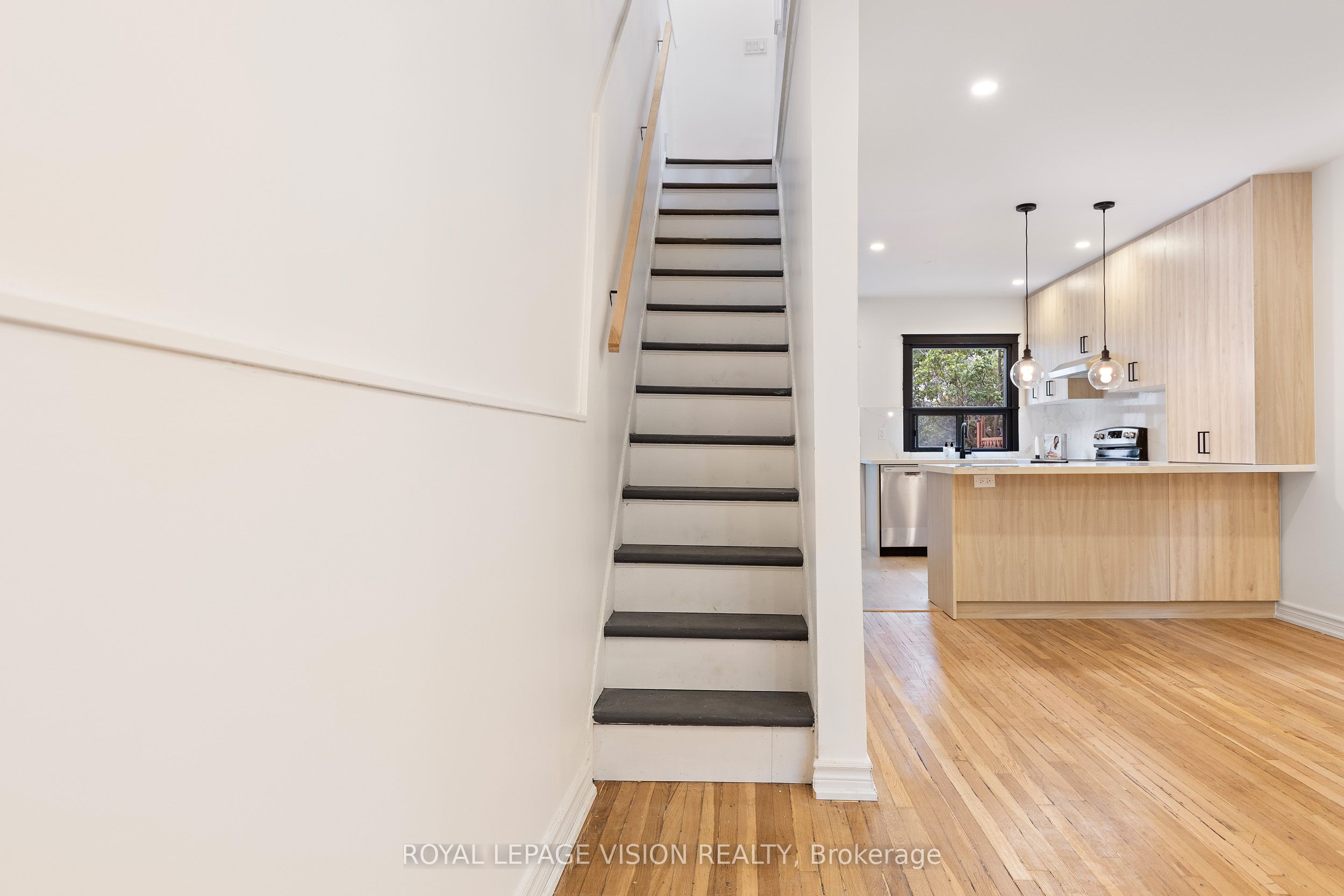 92 Bastedo Avenue Property Photo 20