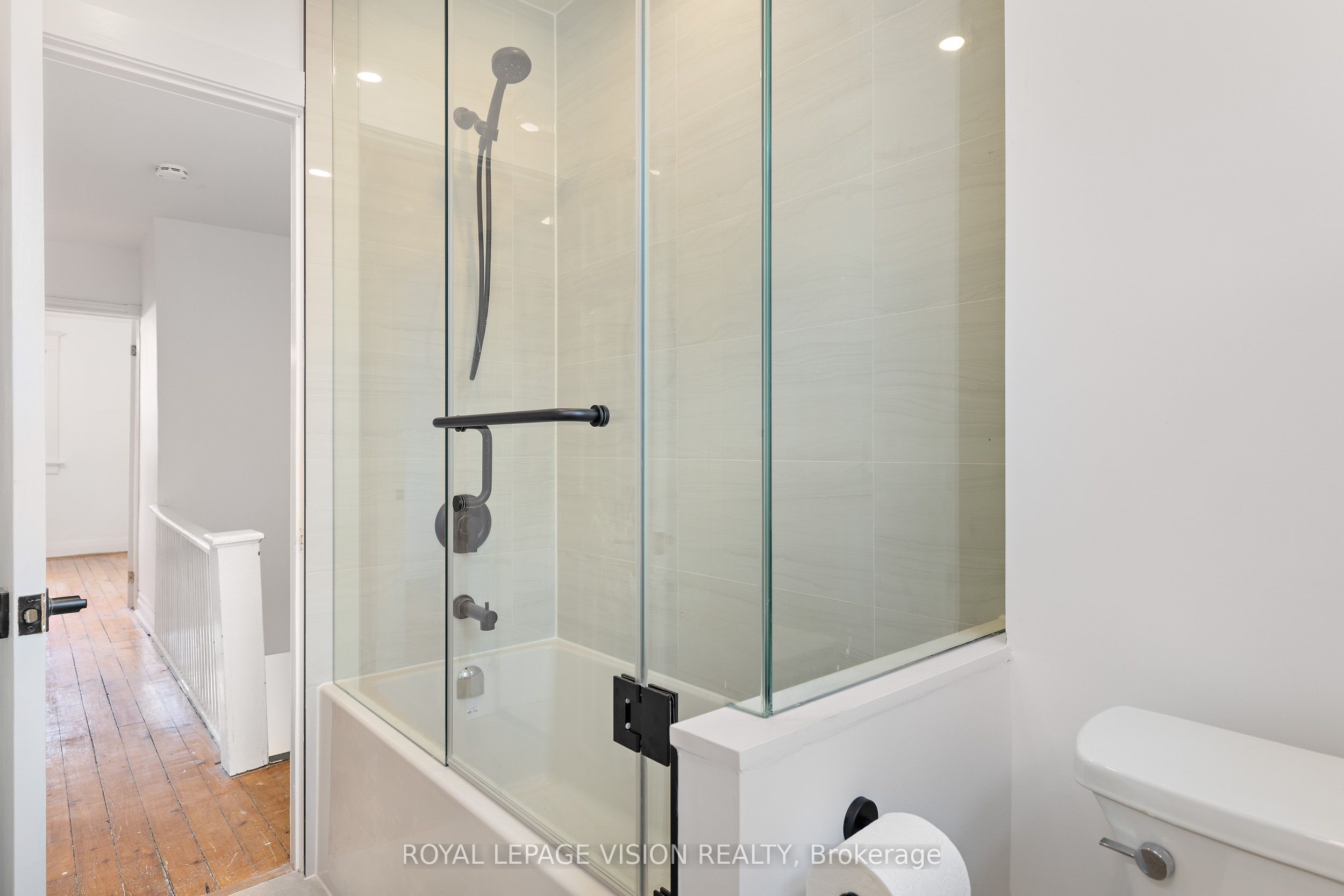 92 Bastedo Avenue Property Photo 22