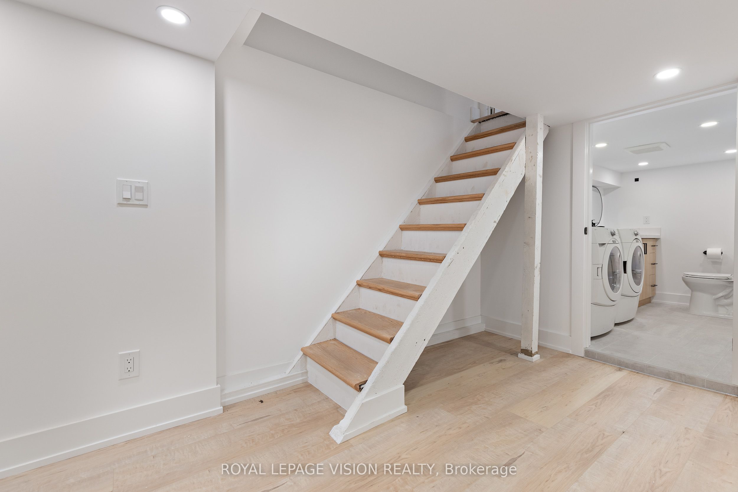 92 Bastedo Avenue Property Photo 28