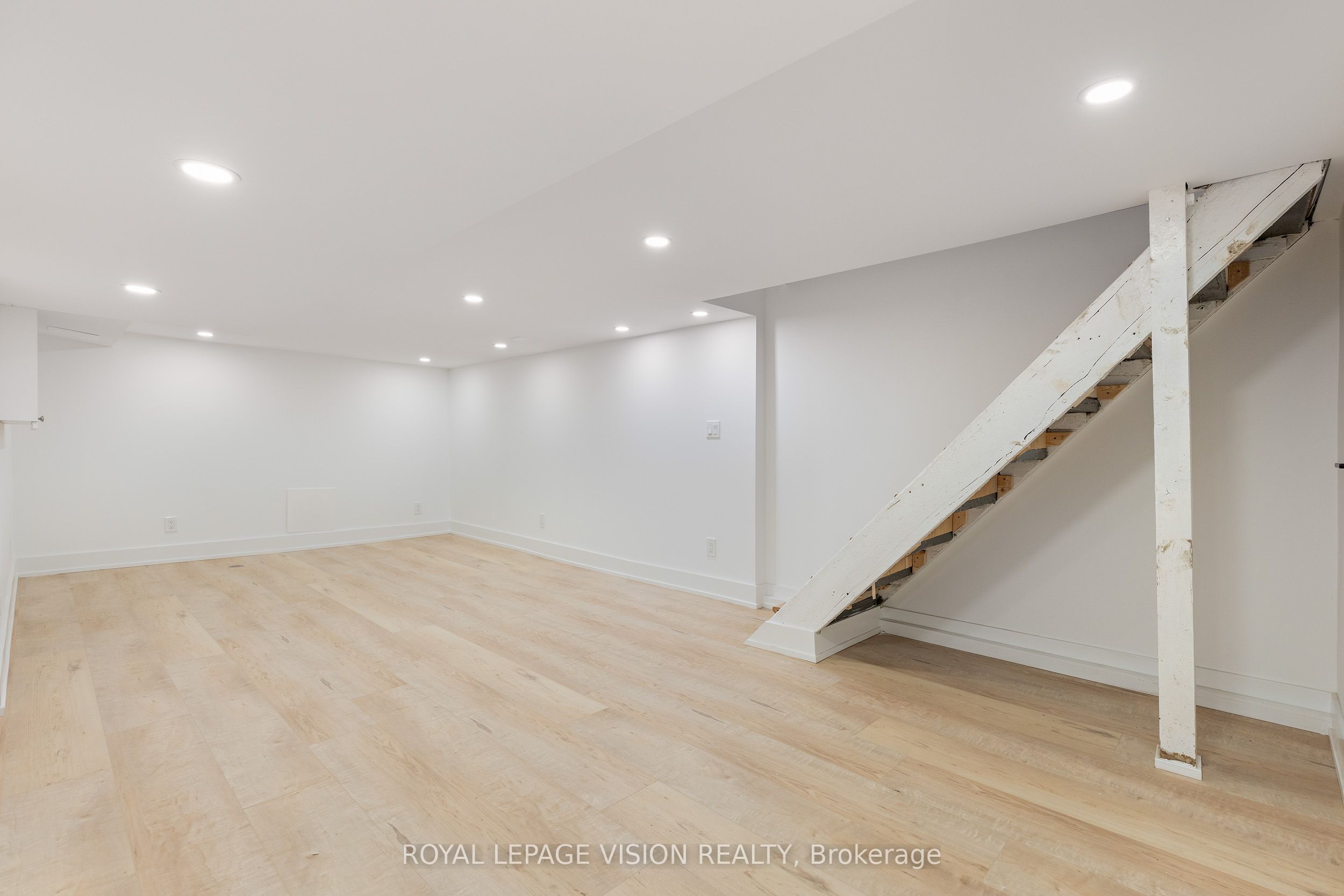 92 Bastedo Avenue Property Photo 30