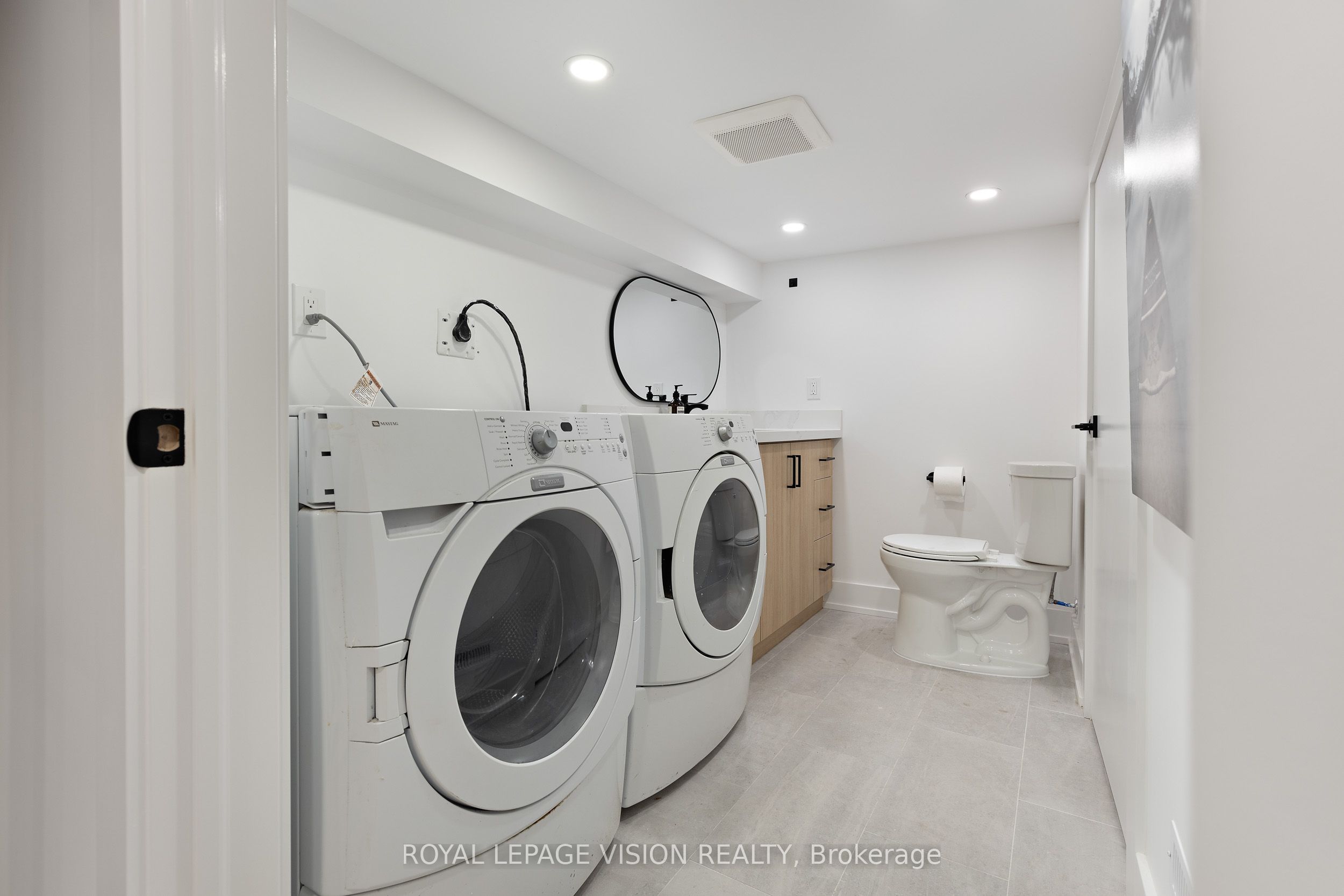 92 Bastedo Avenue Property Photo 31