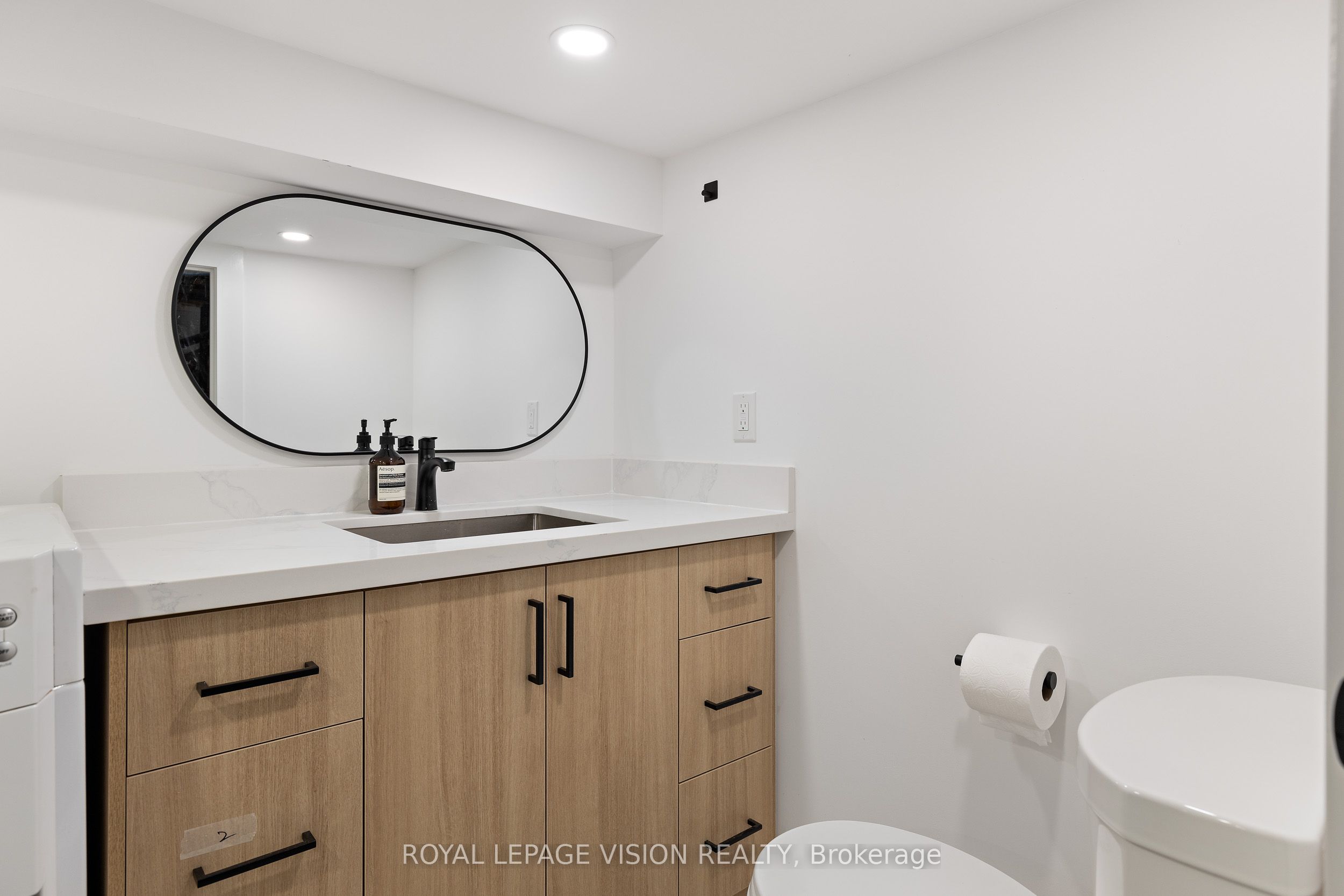 92 Bastedo Avenue Property Photo 32