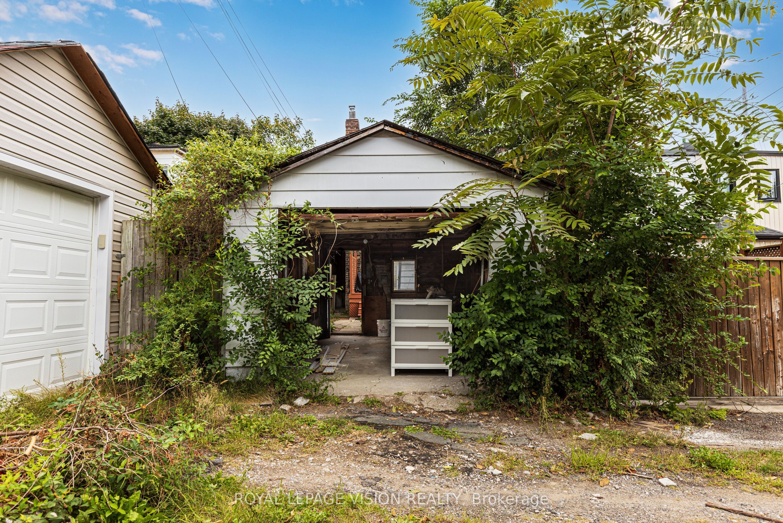 92 Bastedo Avenue Property Photo 34