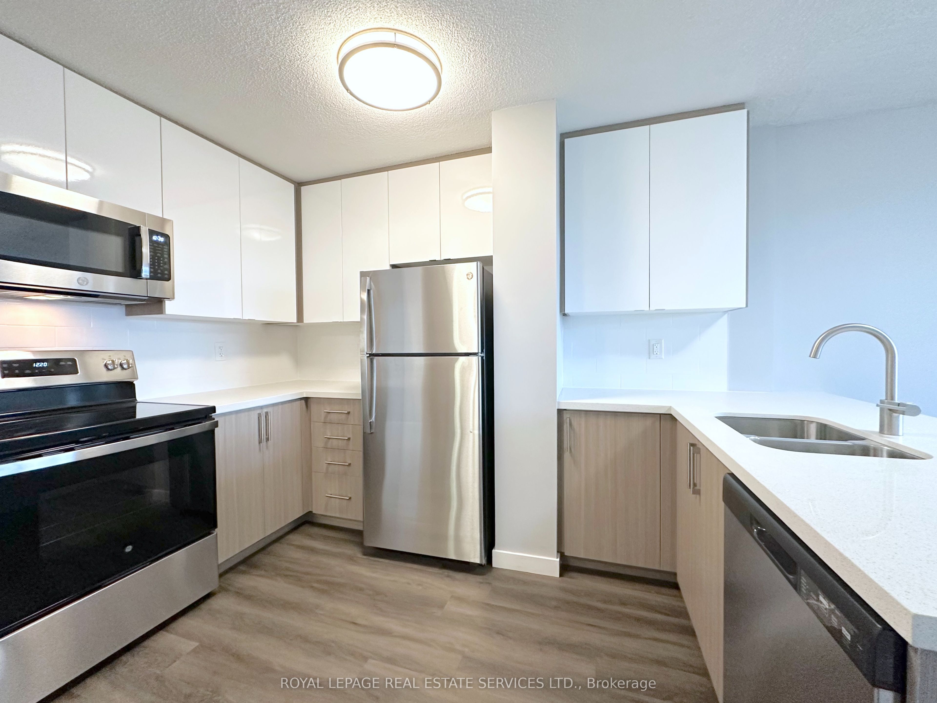 2575 Danforth Avenue 2312 Property Photo 2