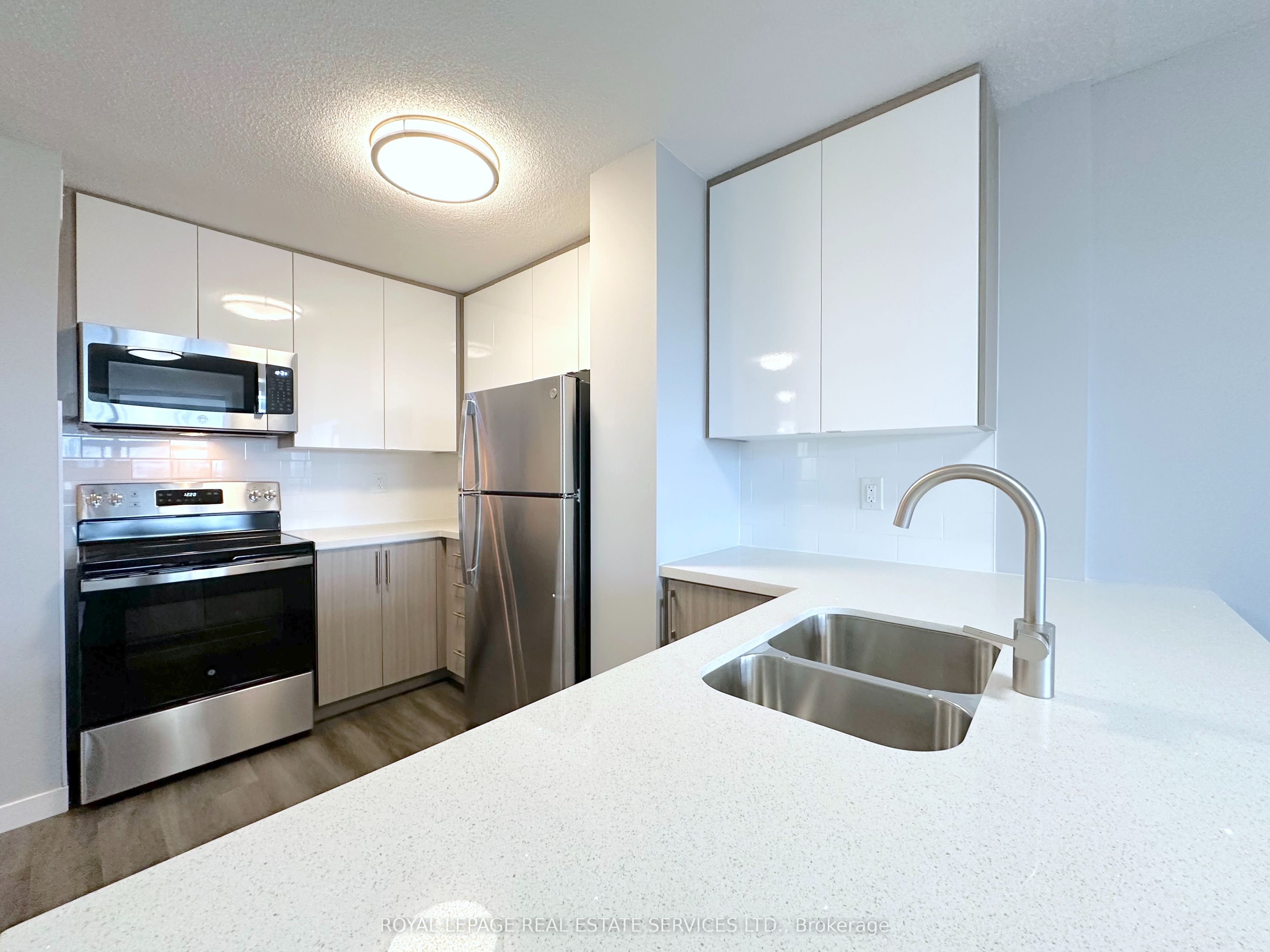 2575 Danforth Avenue 2312 Property Photo 3