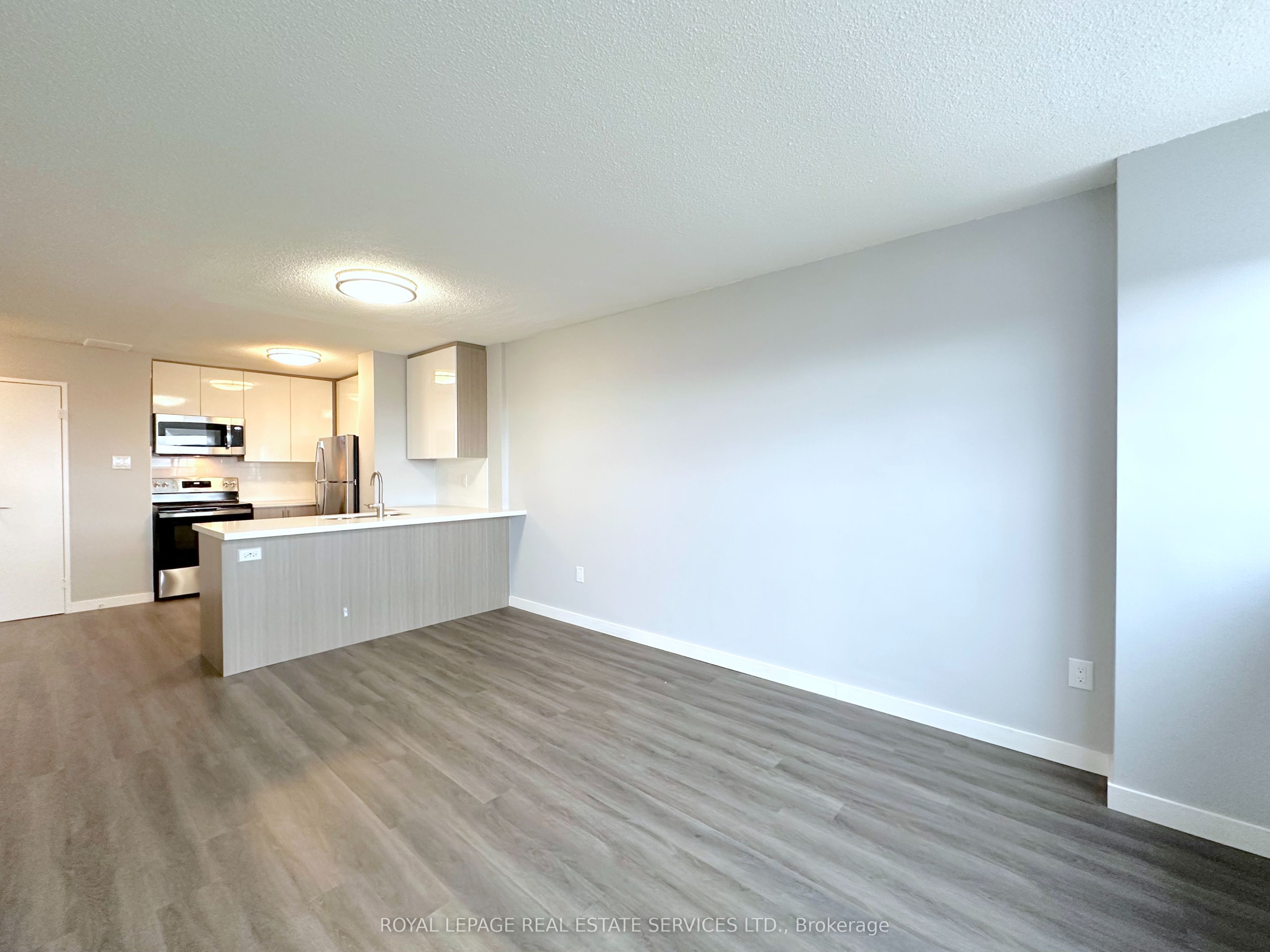 2575 Danforth Avenue 2312 Property Photo 6