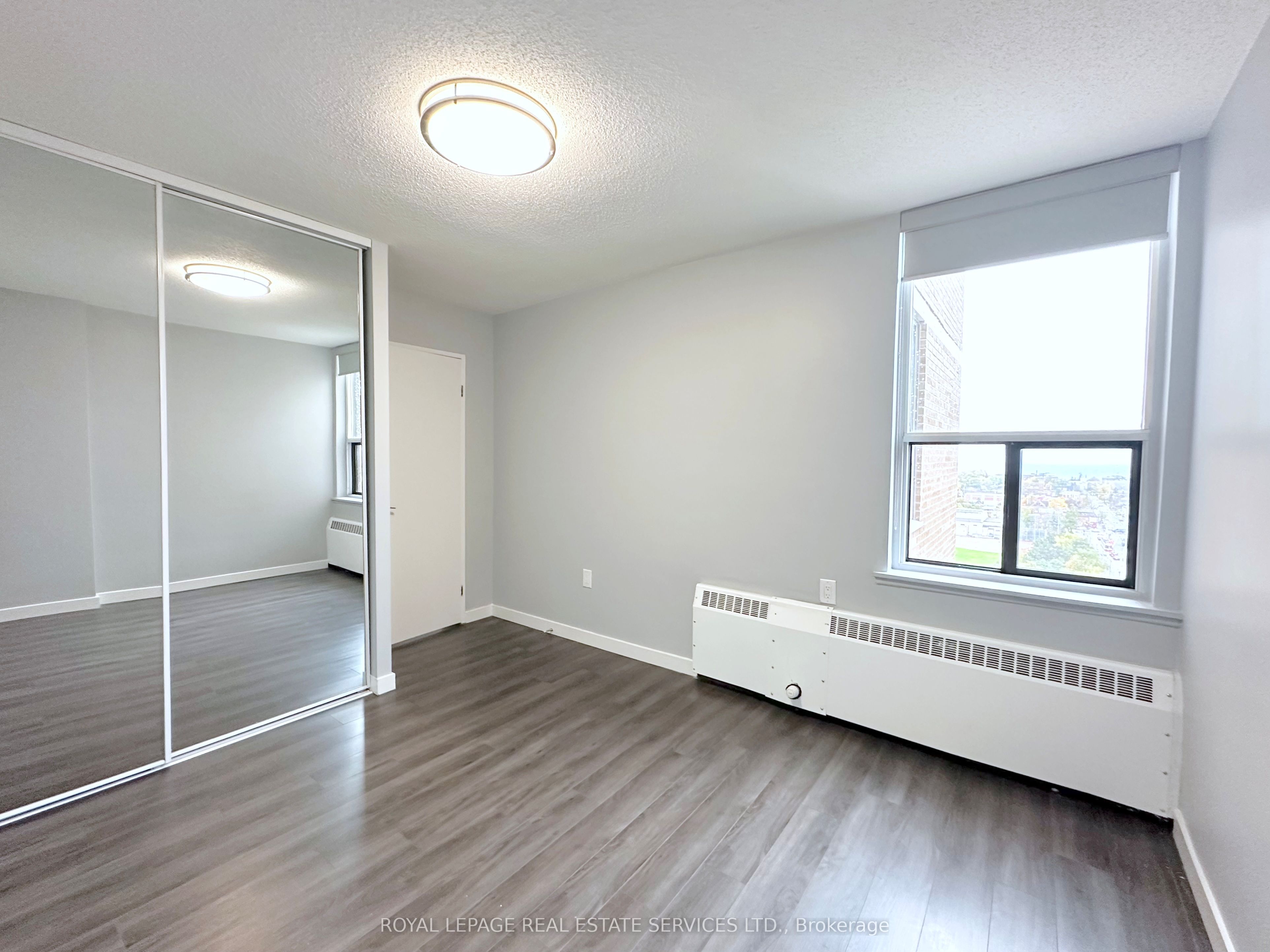 275 Main Street 1701 Property Photo 6