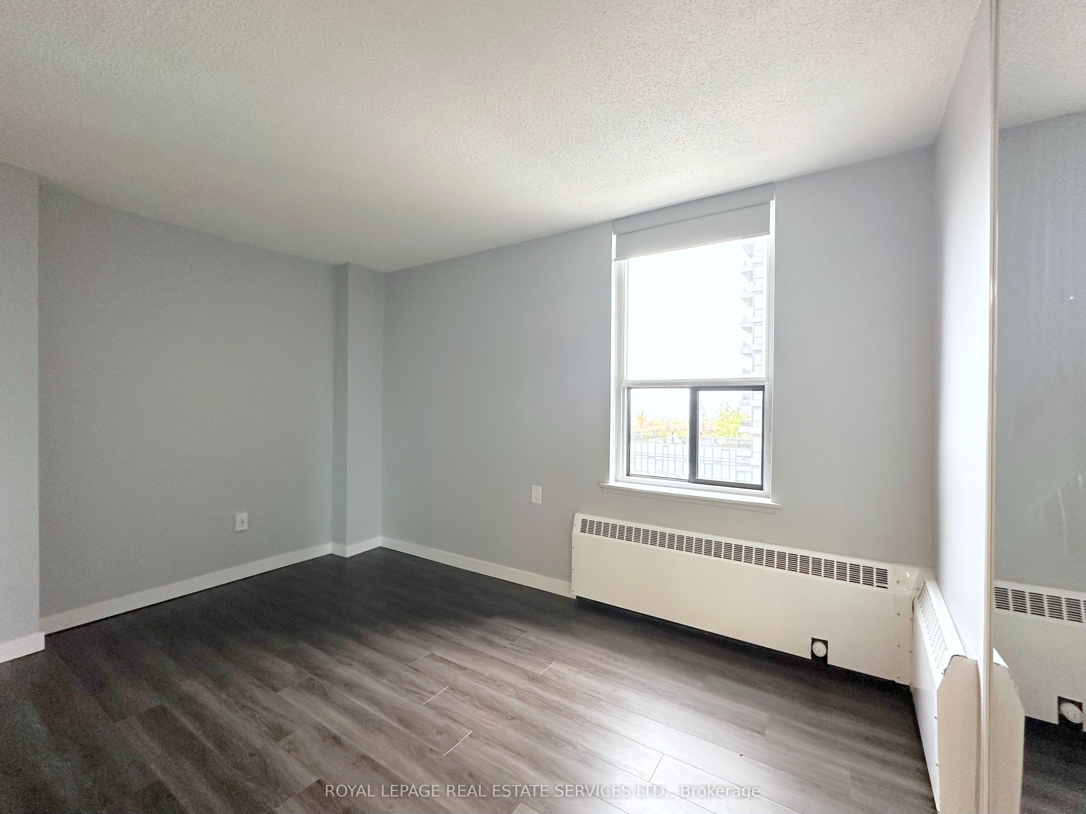 275 Main Street 1701 Property Photo 7