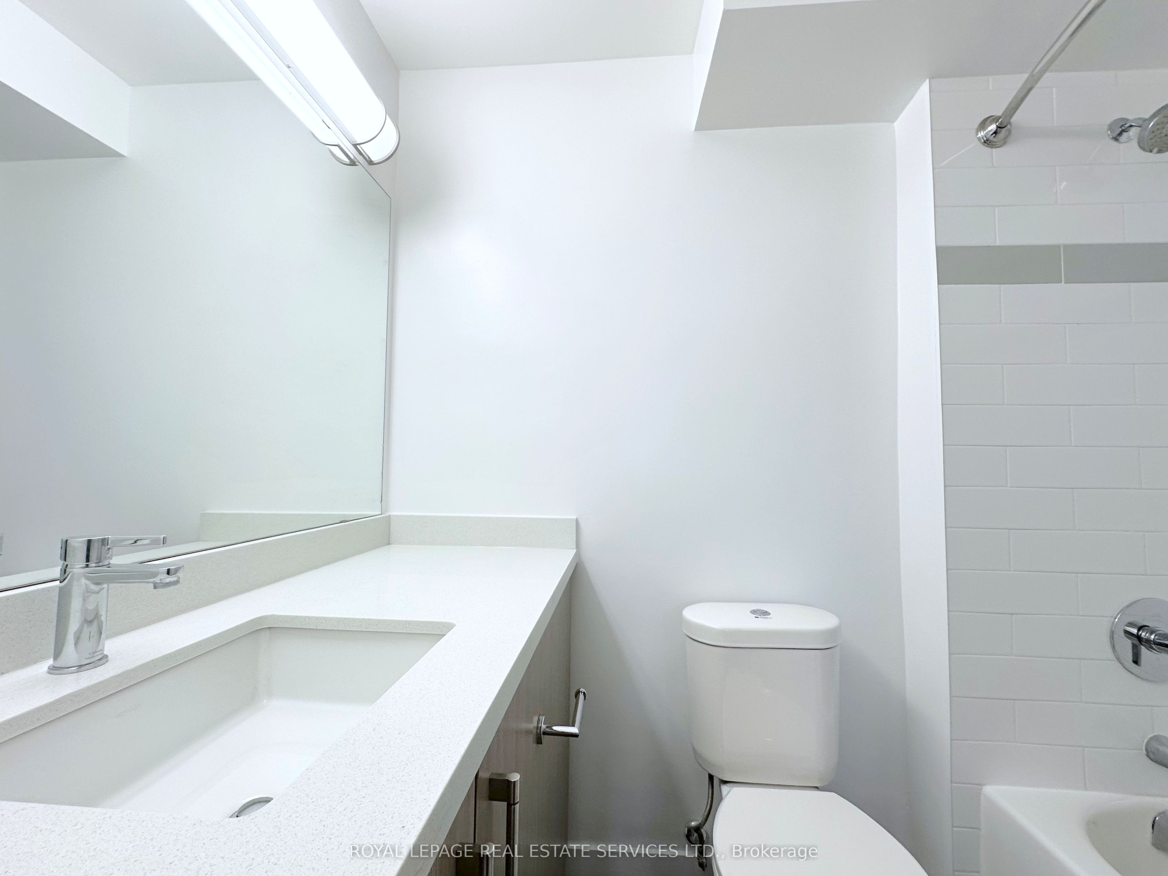 275 Main Street 1701 Property Photo 9