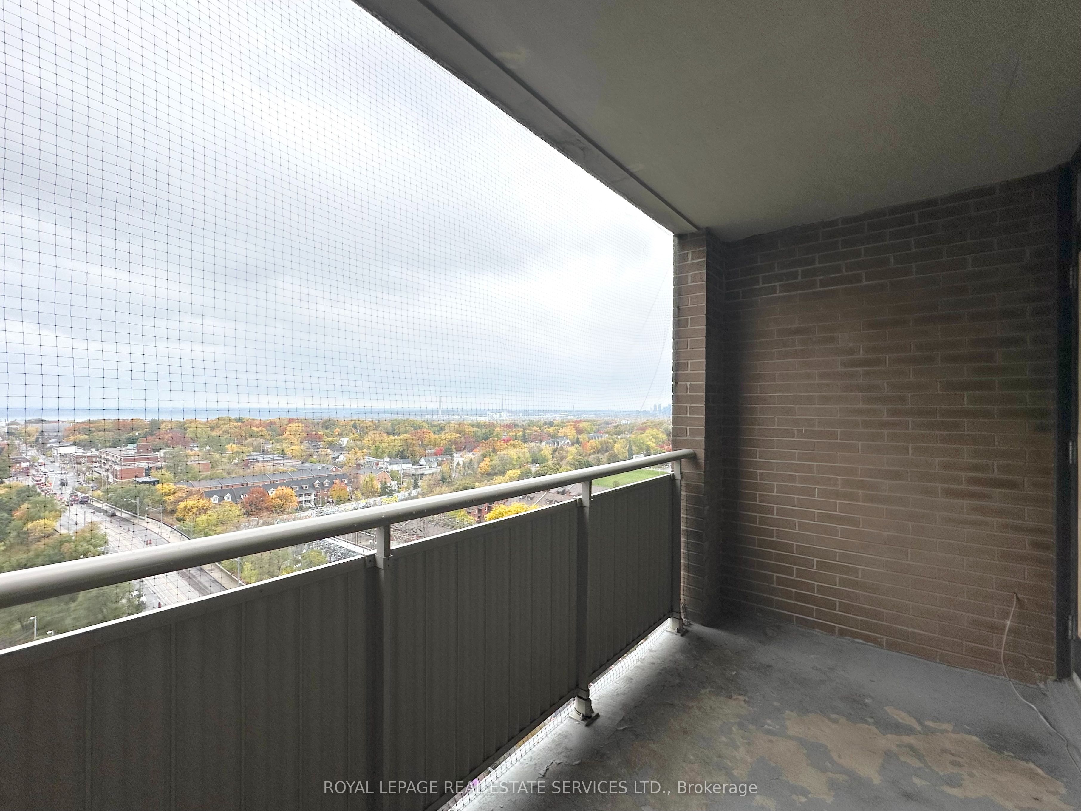 275 Main Street 1701 Property Photo 10