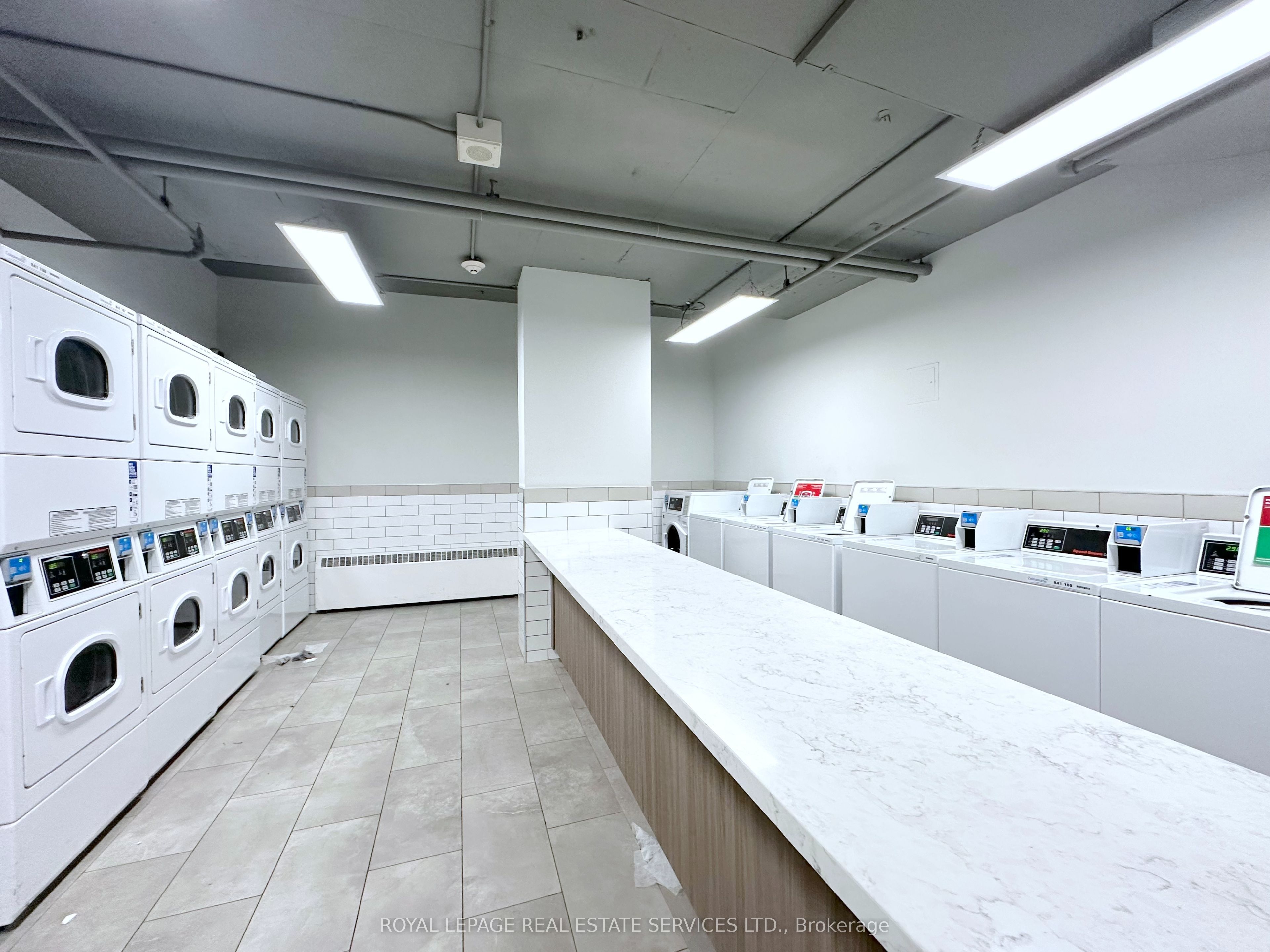 275 Main Street 1701 Property Photo 11