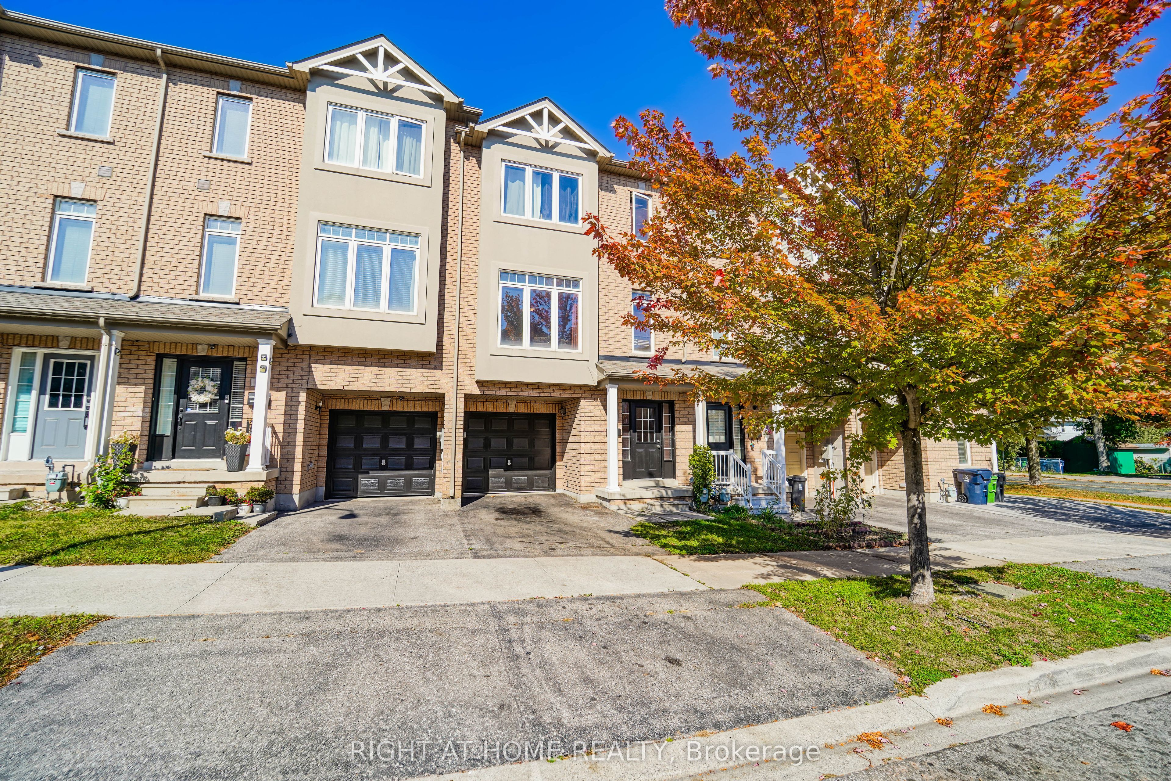 48 Curran Hall Crescent Property Photo 3