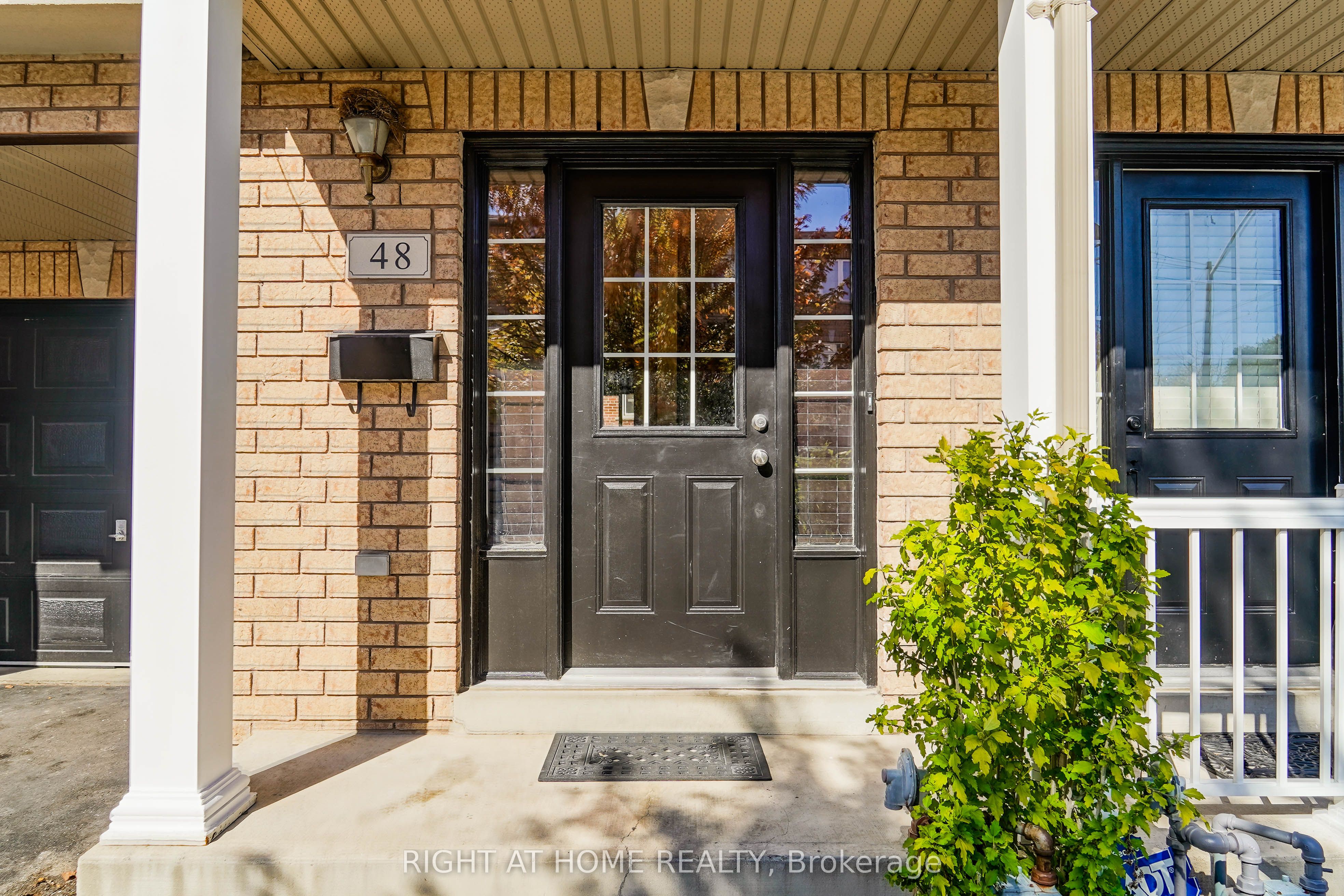 48 Curran Hall Crescent Property Photo 4