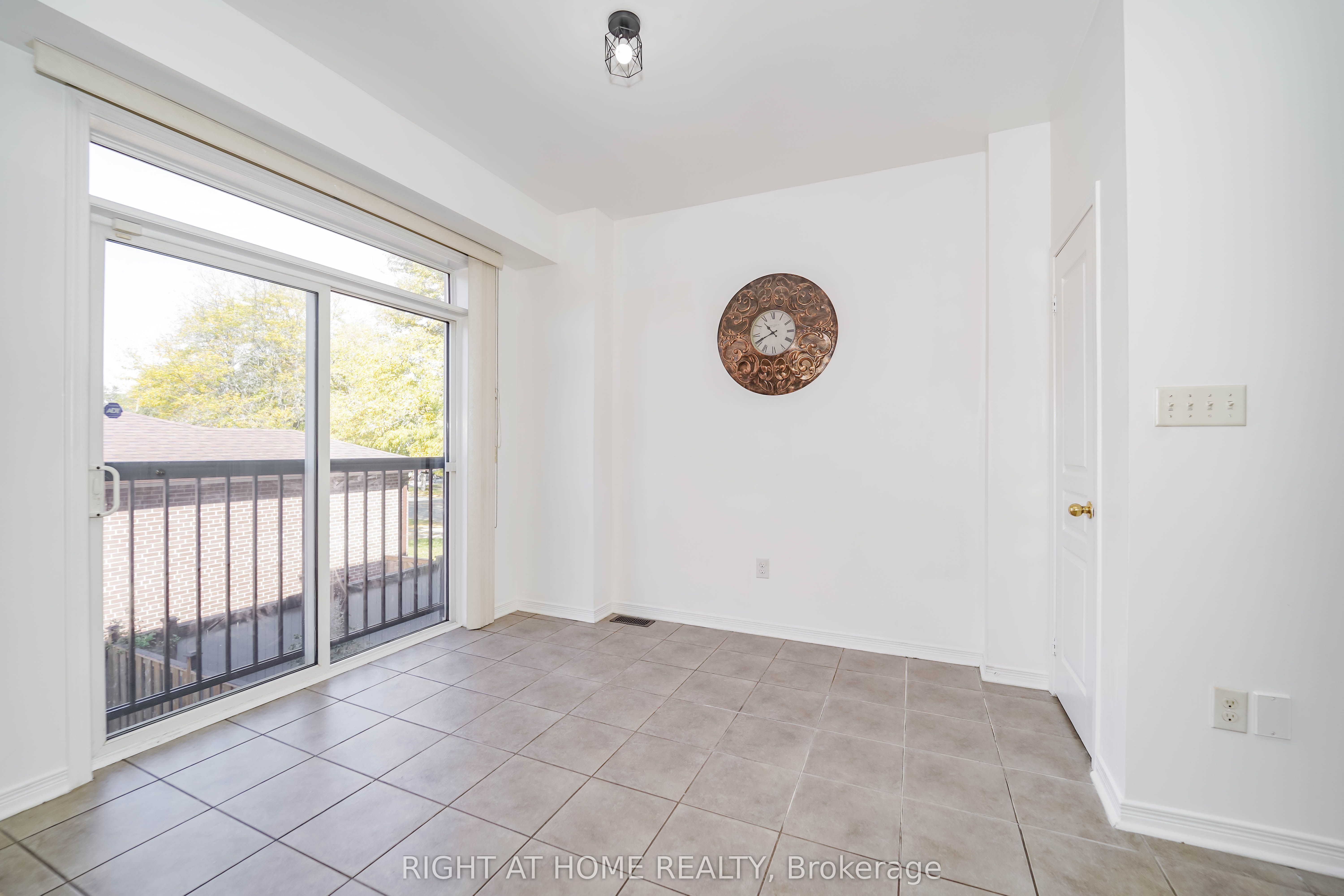 48 Curran Hall Crescent Property Photo 10