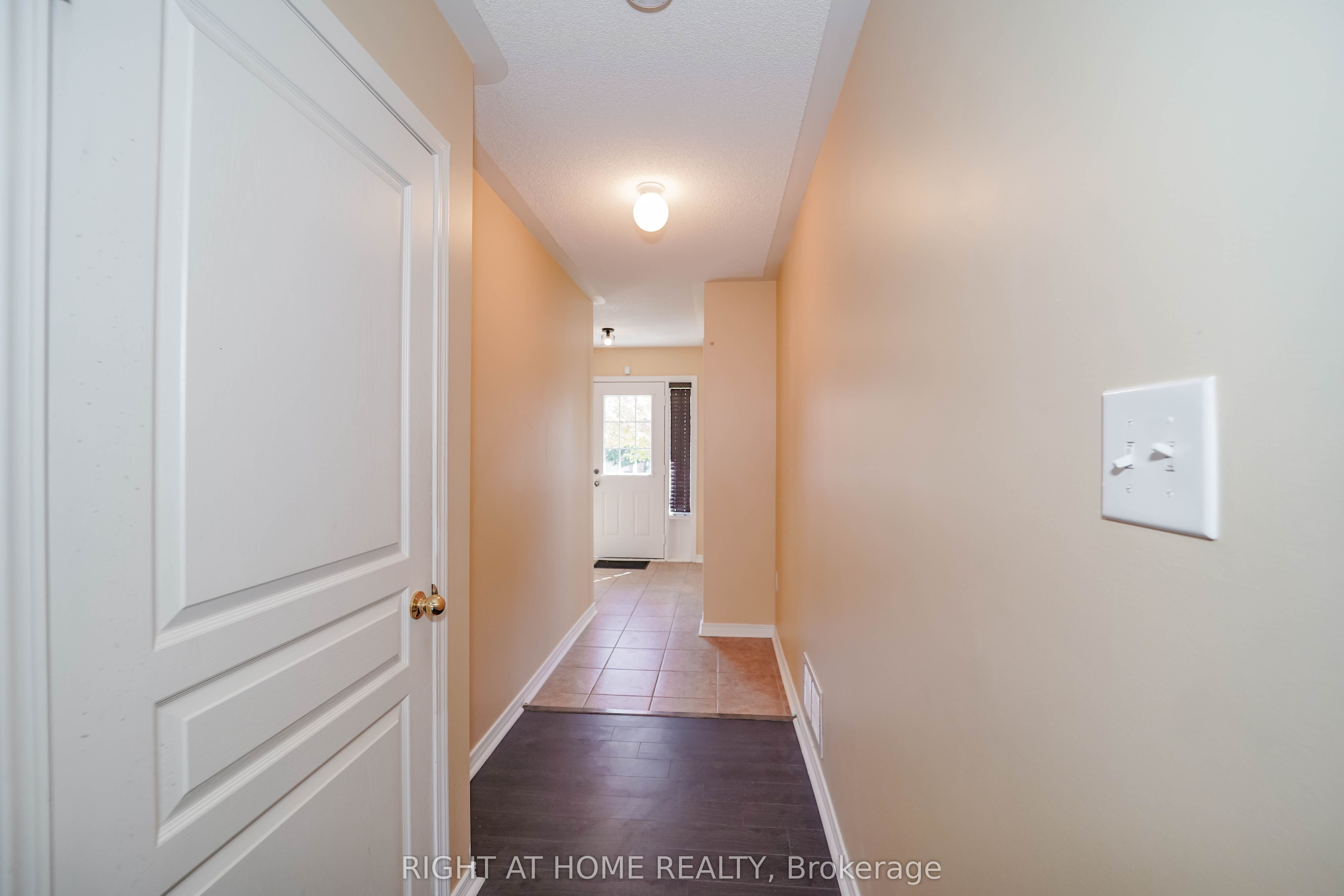 48 Curran Hall Crescent Property Photo 17