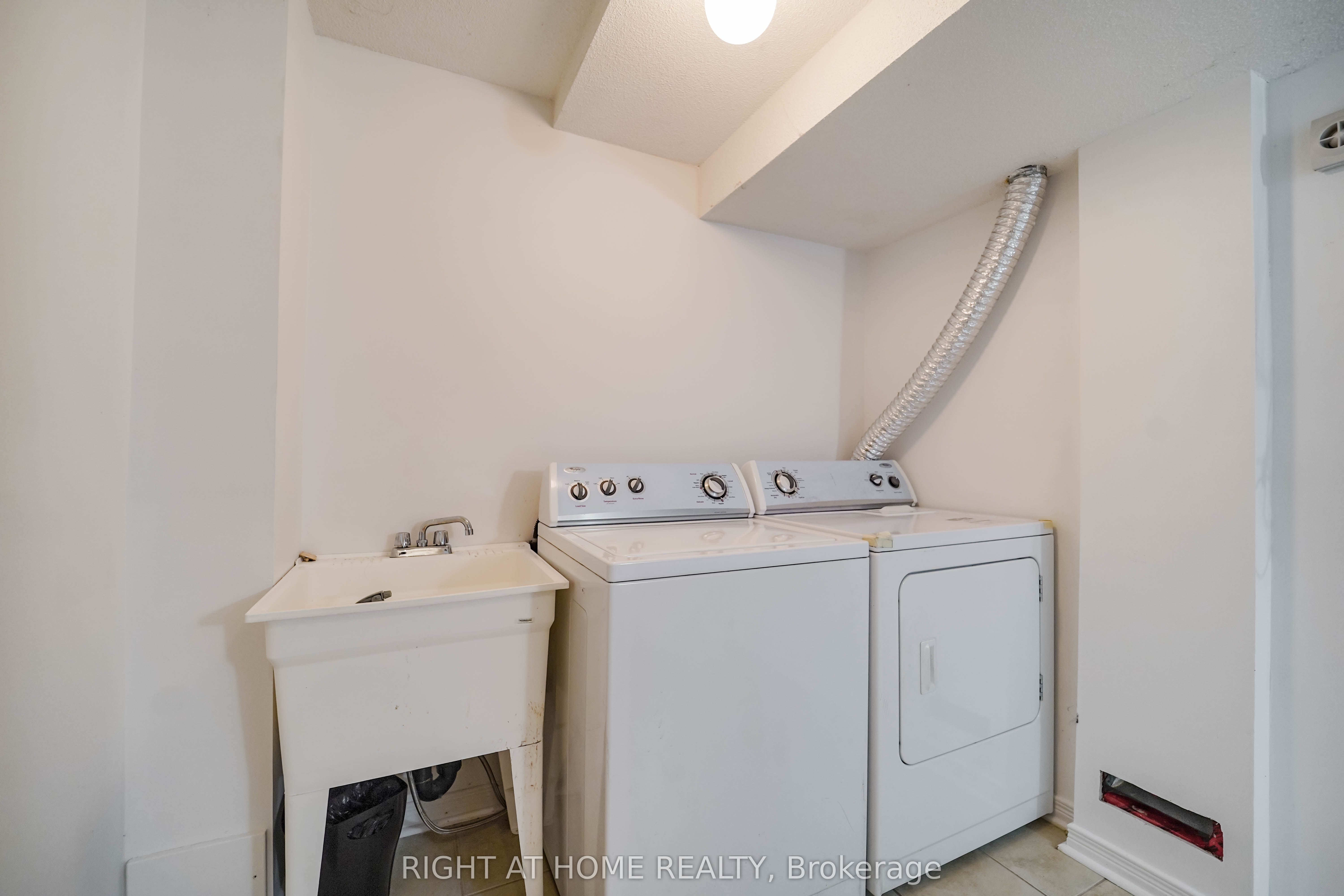 48 Curran Hall Crescent Property Photo 22