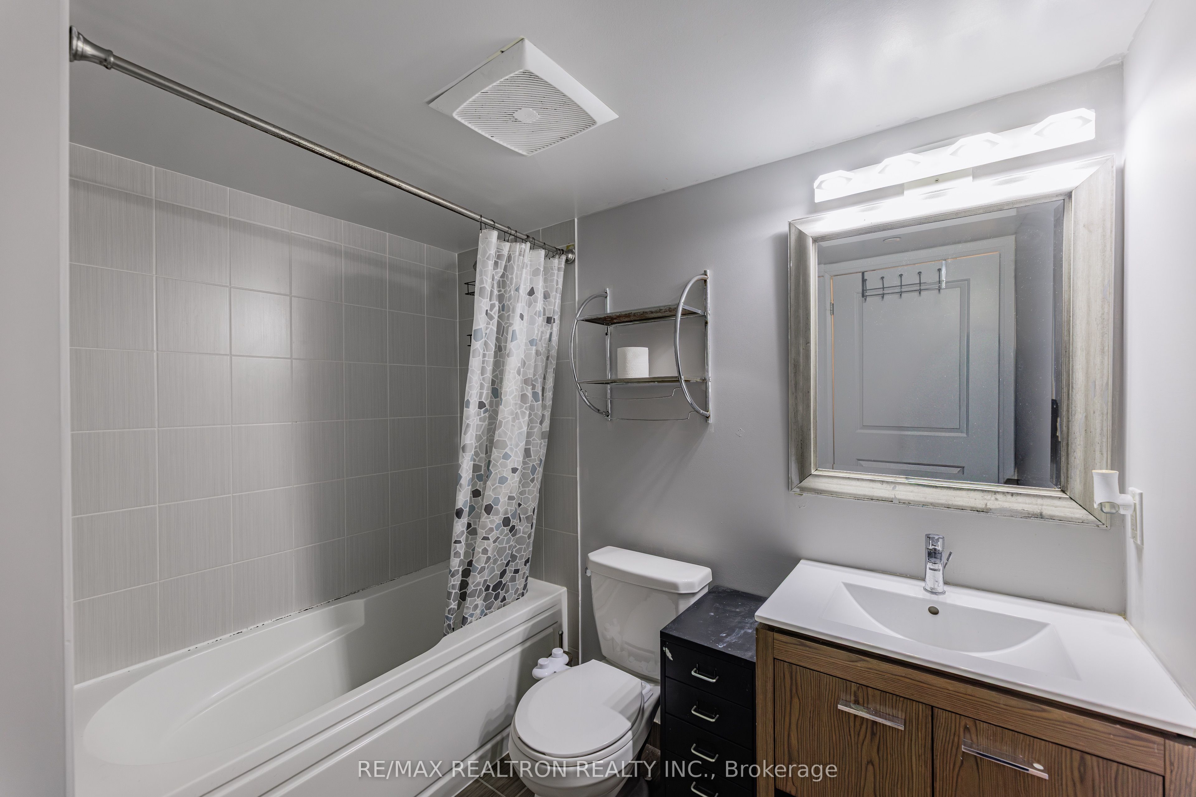 30 Meadowglen Place N 1403 Property Photo 21