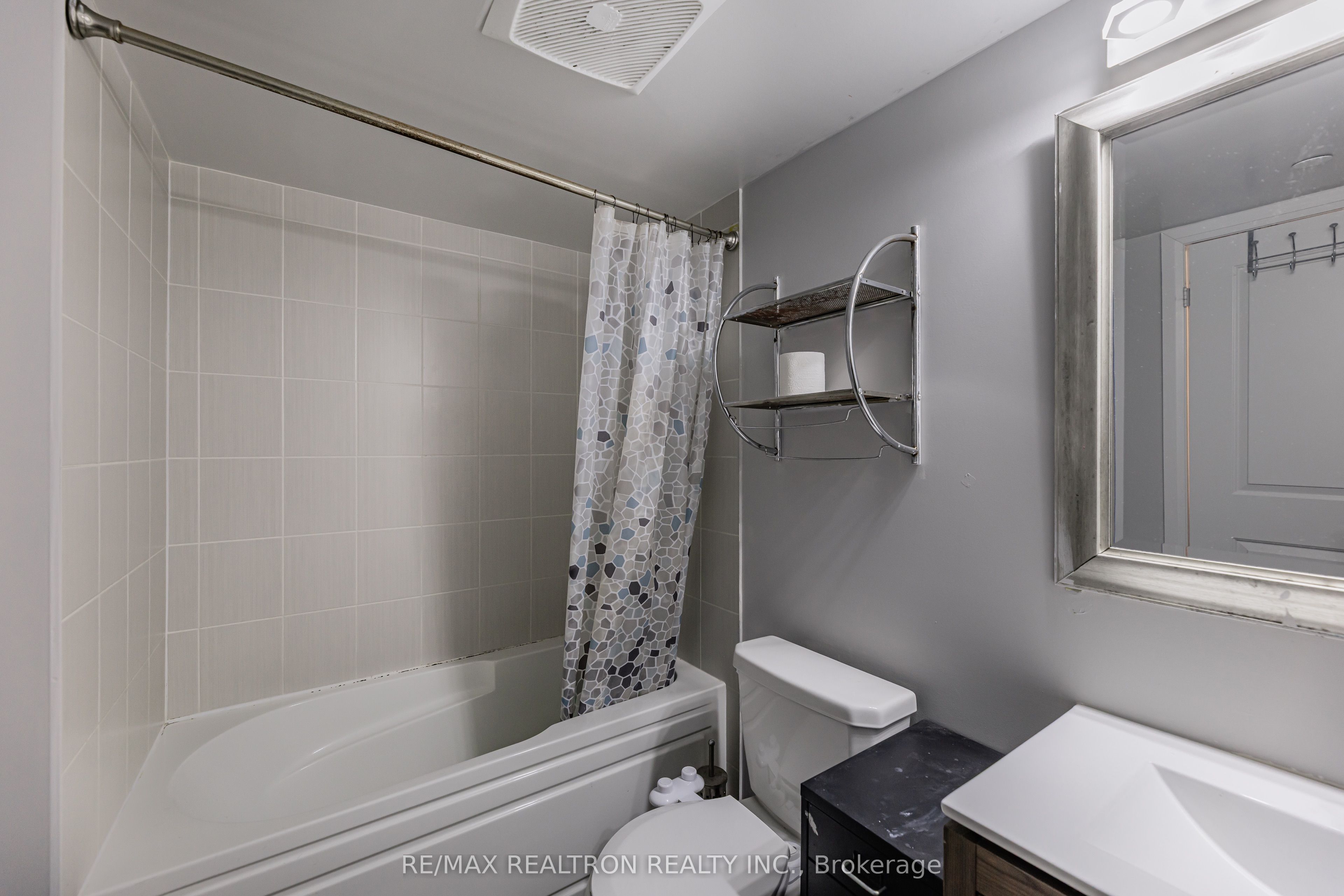 30 Meadowglen Place N 1403 Property Photo 22