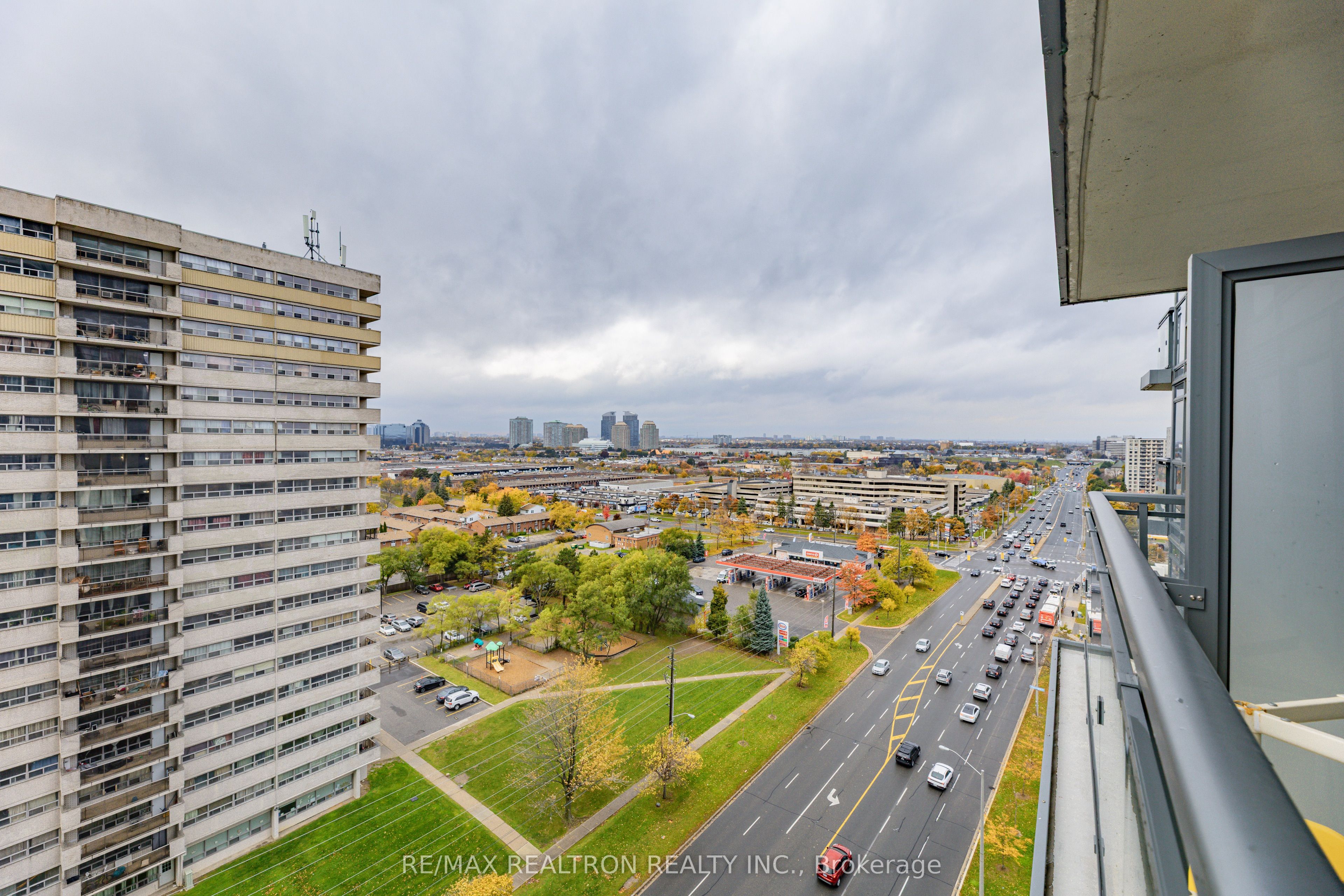 30 Meadowglen Place N 1403 Property Photo 26