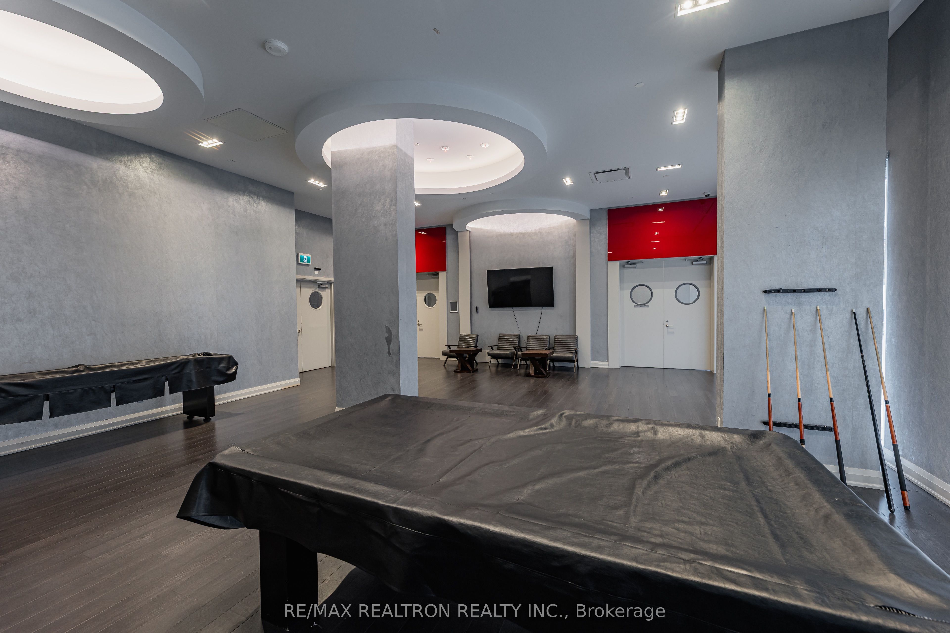 30 Meadowglen Place N 1403 Property Photo 31