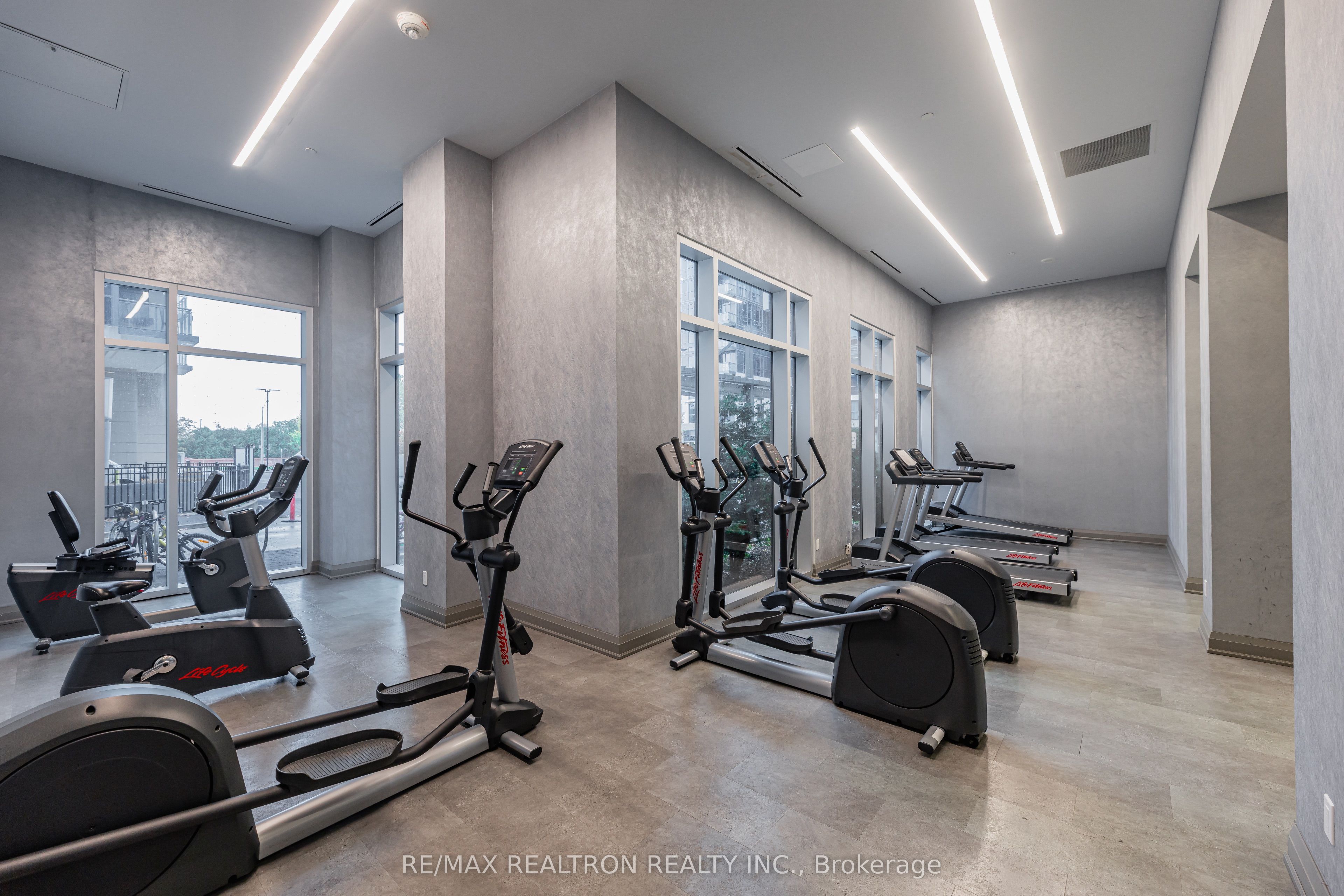 30 Meadowglen Place N 1403 Property Photo 34