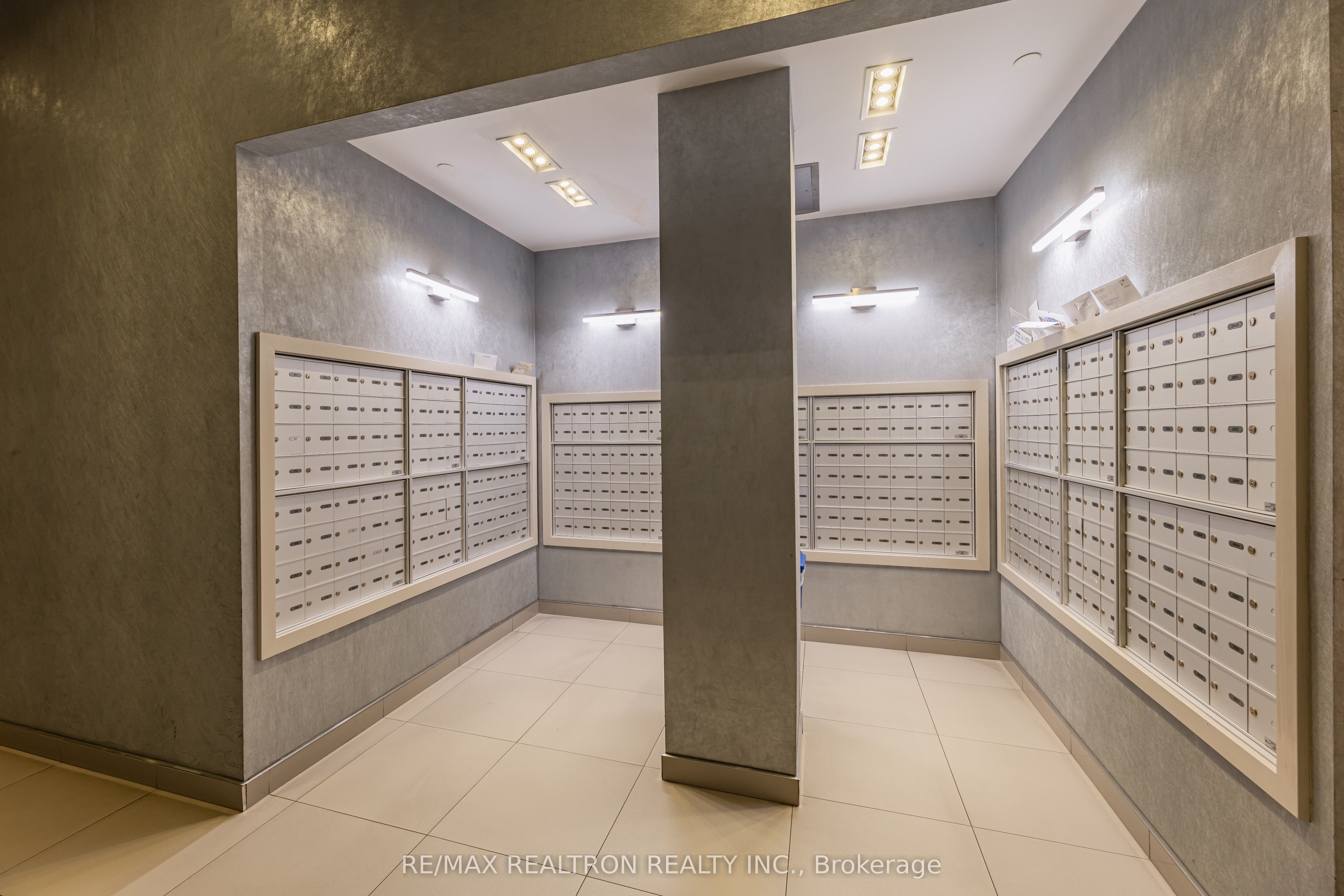 30 Meadowglen Place N 1403 Property Photo 37