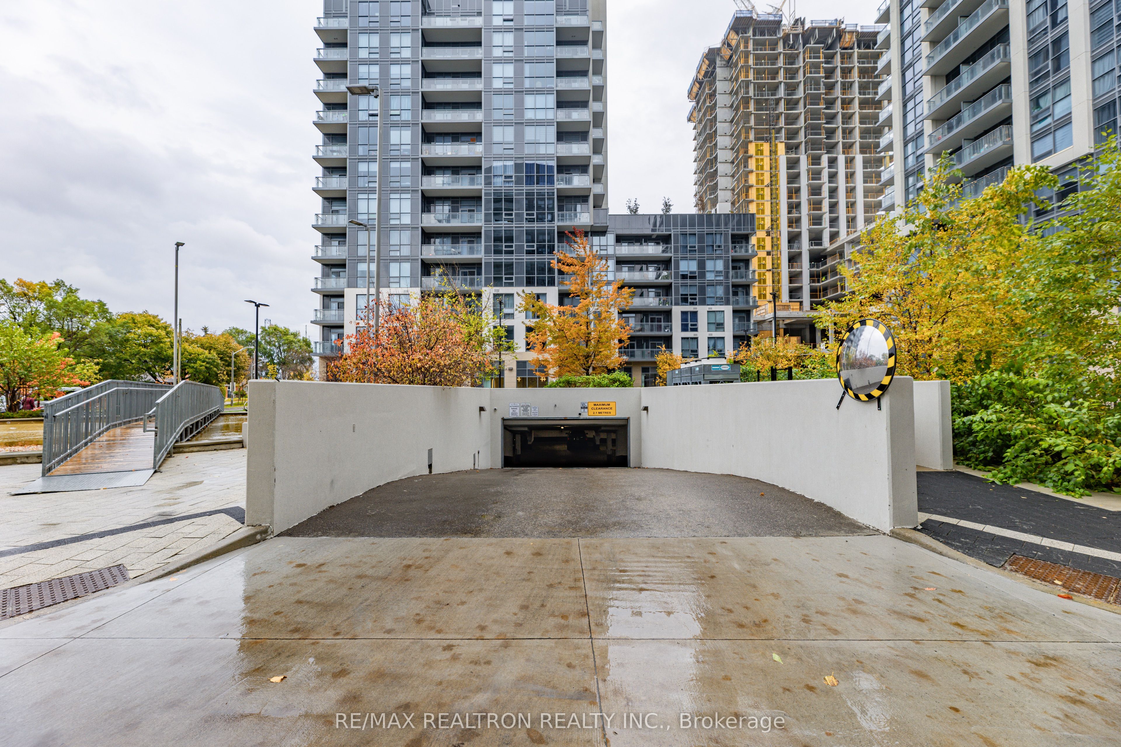 30 Meadowglen Place N 1403 Property Photo 39