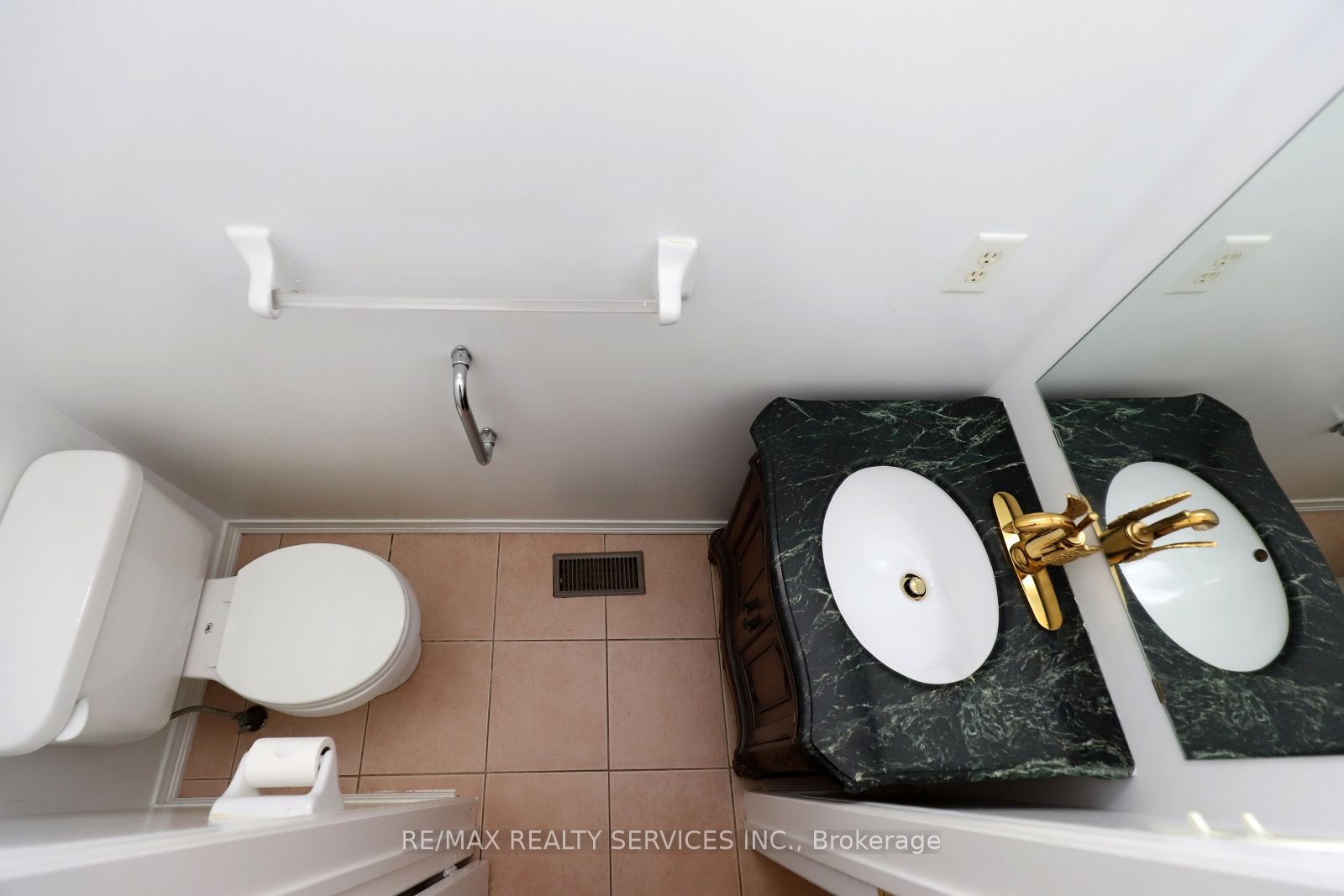 17 Ballantyne Dr Property Photo 9