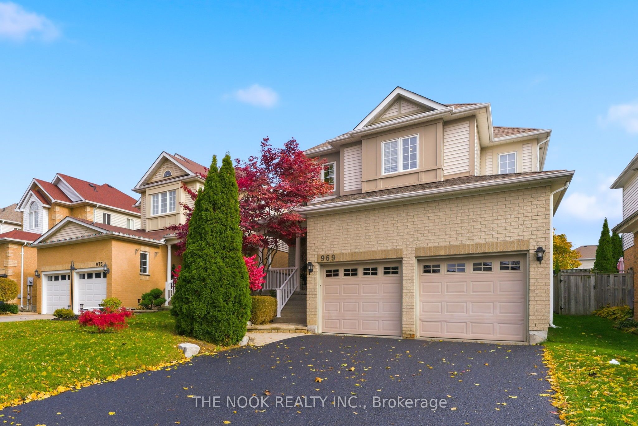 969 Ridgemount Blvd Property Photo 2