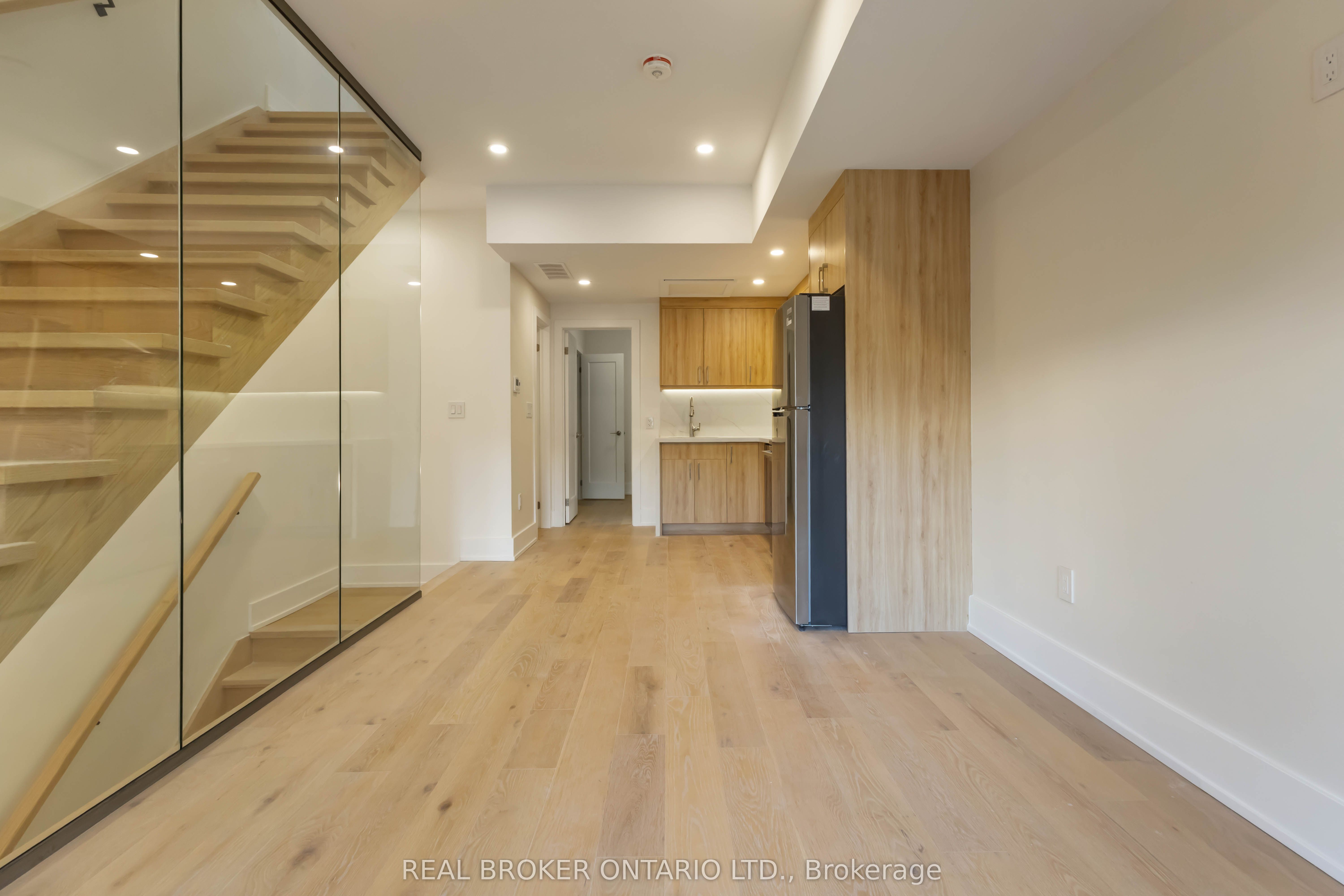 72 Jones Avenue Unit R Property Photo 4