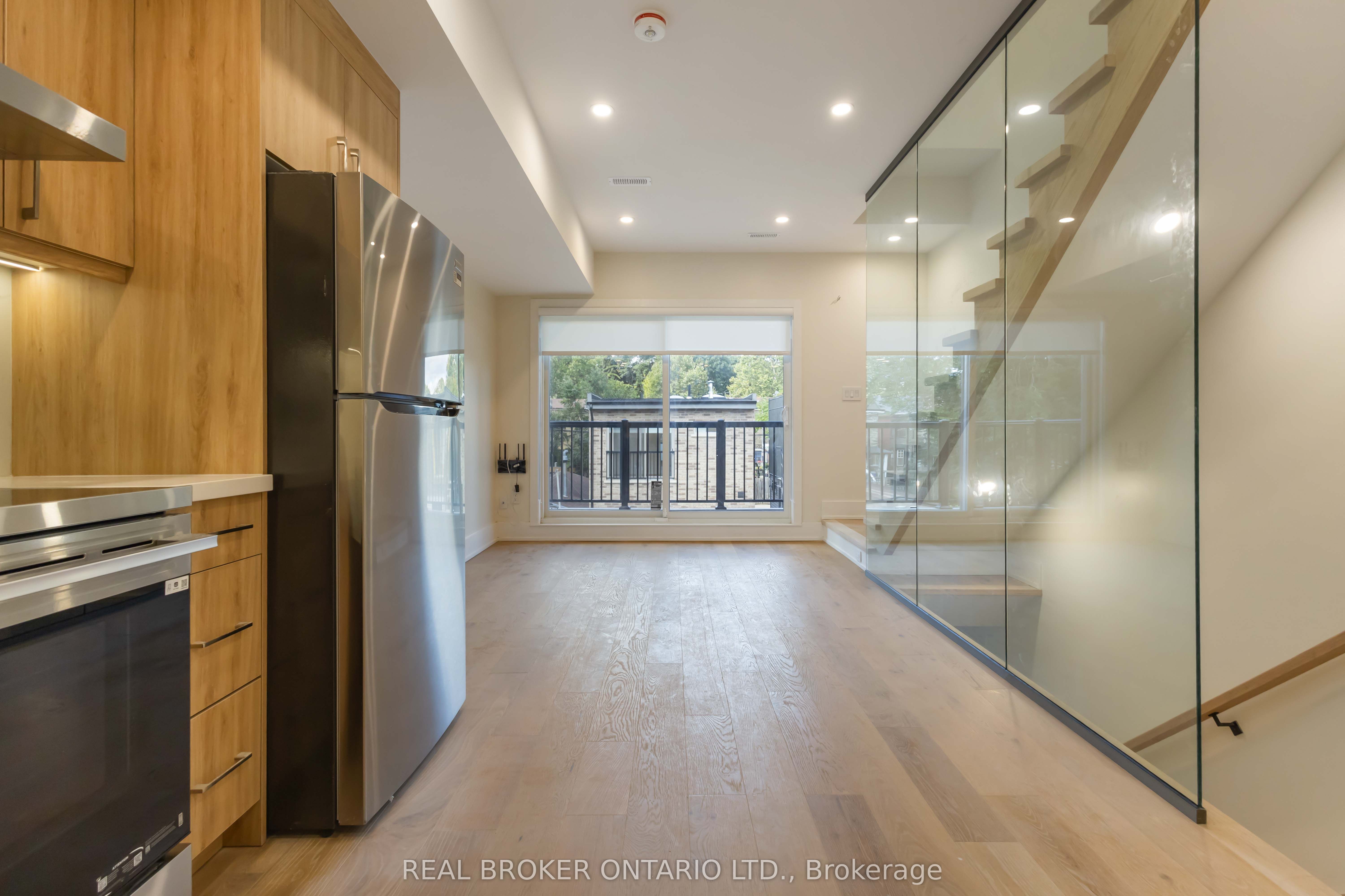 72 Jones Avenue Unit R Property Photo 15