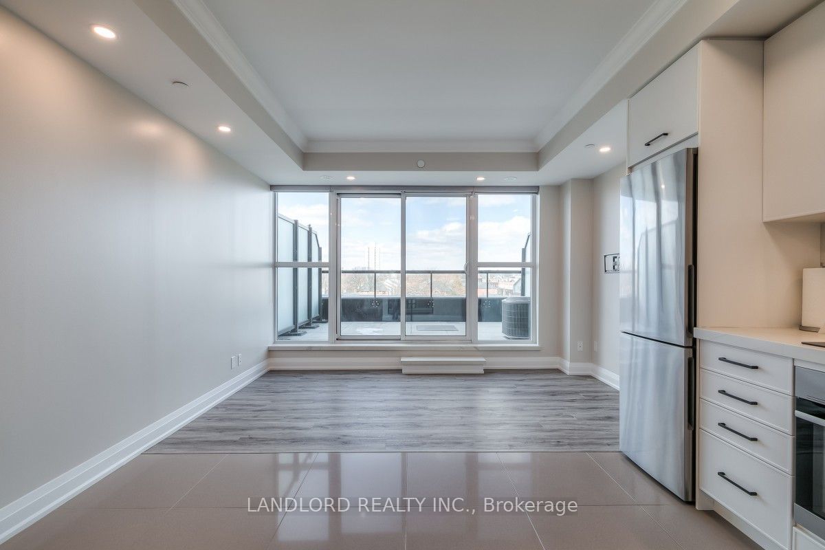 899 Queen Street E 502 Property Photo 2