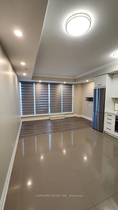 899 Queen Street E 502 Property Photo 3