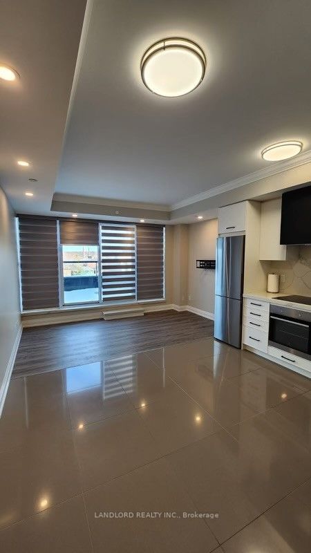 899 Queen Street E 502 Property Photo 4