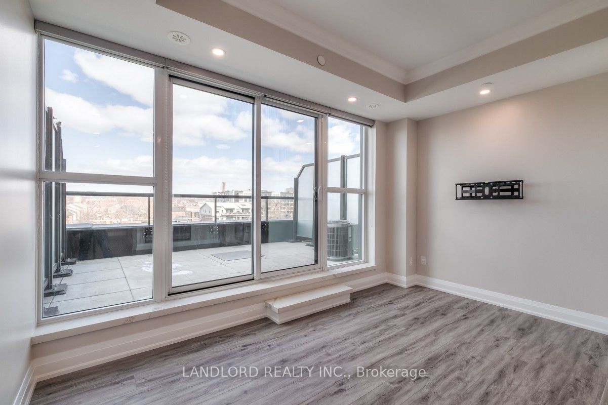 899 Queen Street E 502 Property Photo 5