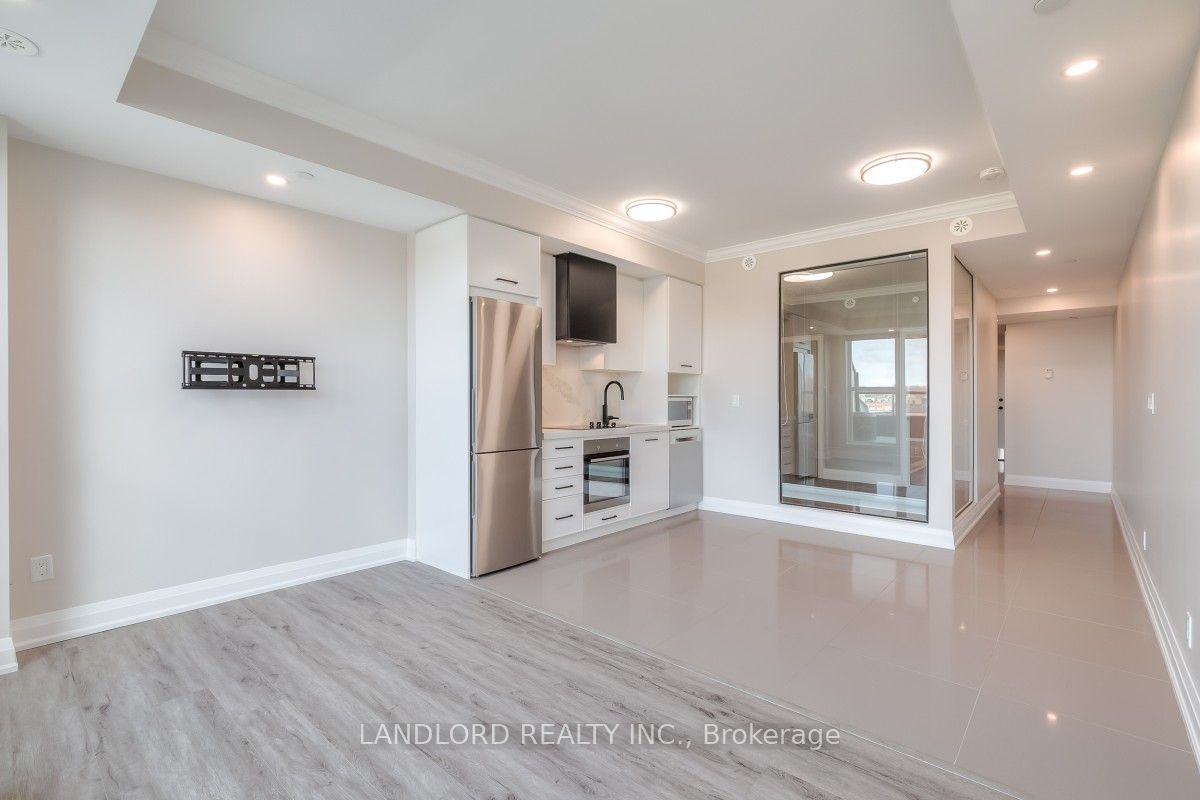 899 Queen Street E 502 Property Photo 6