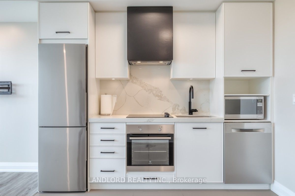 899 Queen Street E 502 Property Photo 9