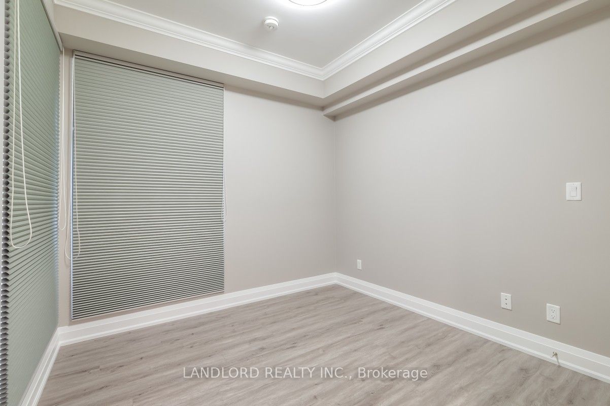 899 Queen Street E 502 Property Photo 14