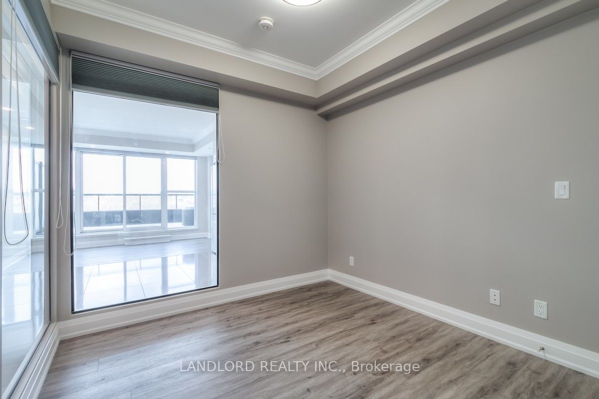 899 Queen Street E 502 Property Photo 15