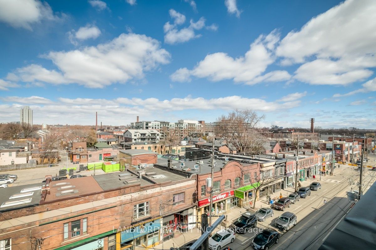 899 Queen Street E 502 Property Photo 22