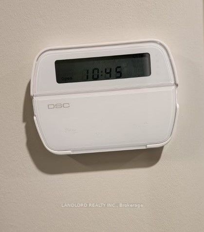 899 Queen Street E 502 Property Photo 24