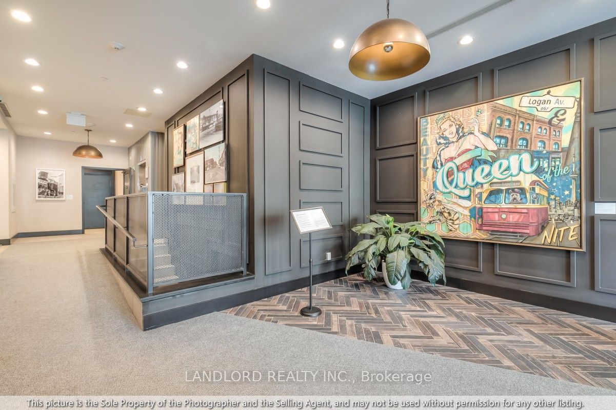 899 Queen Street E 502 Property Photo 27