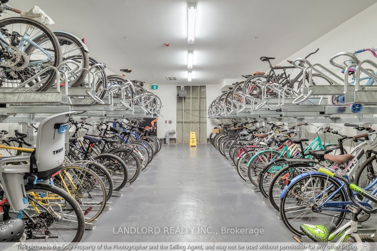 899 Queen Street E 502 Property Photo 30