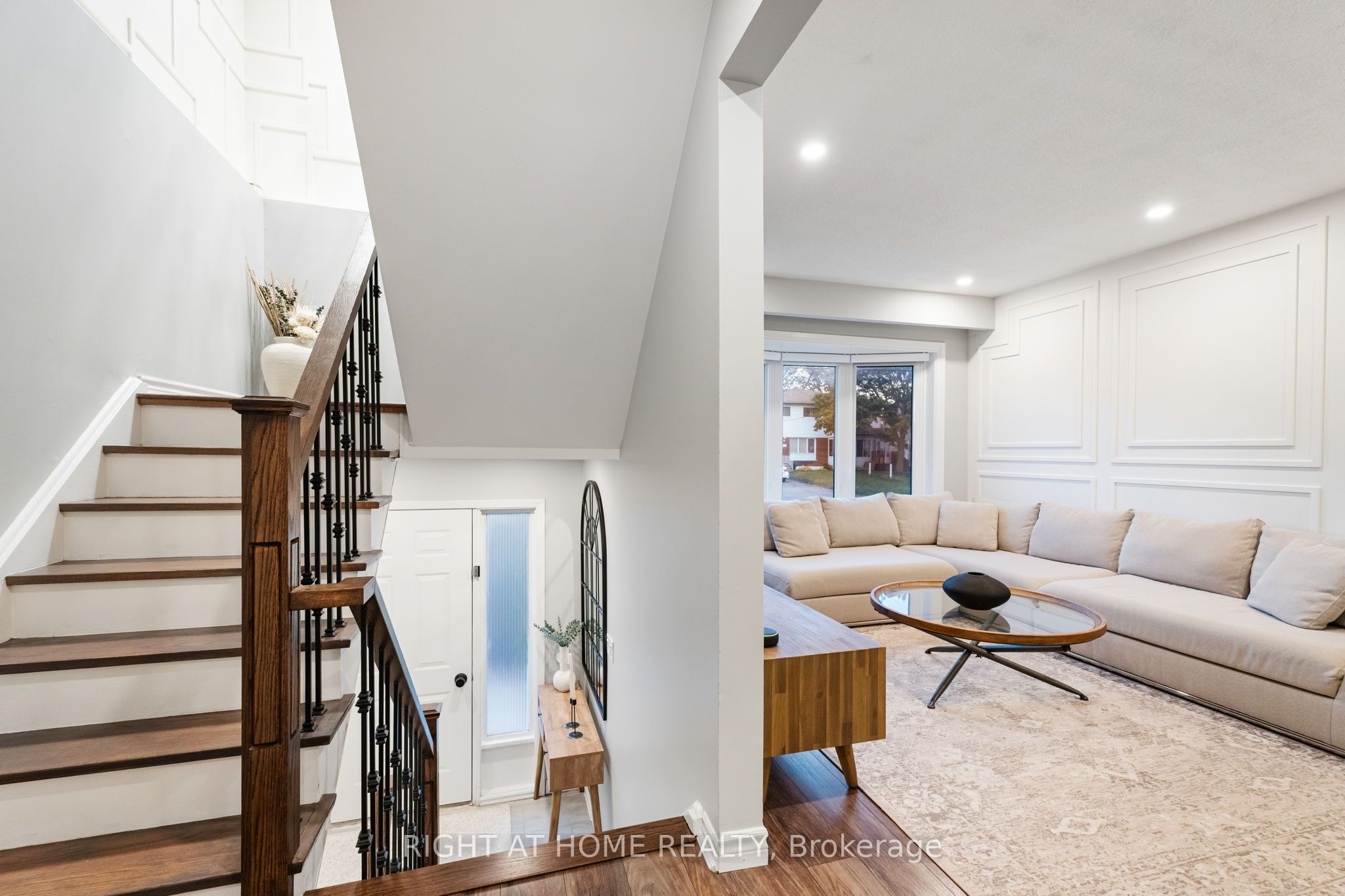 278 Waverly Street S Property Photo 4